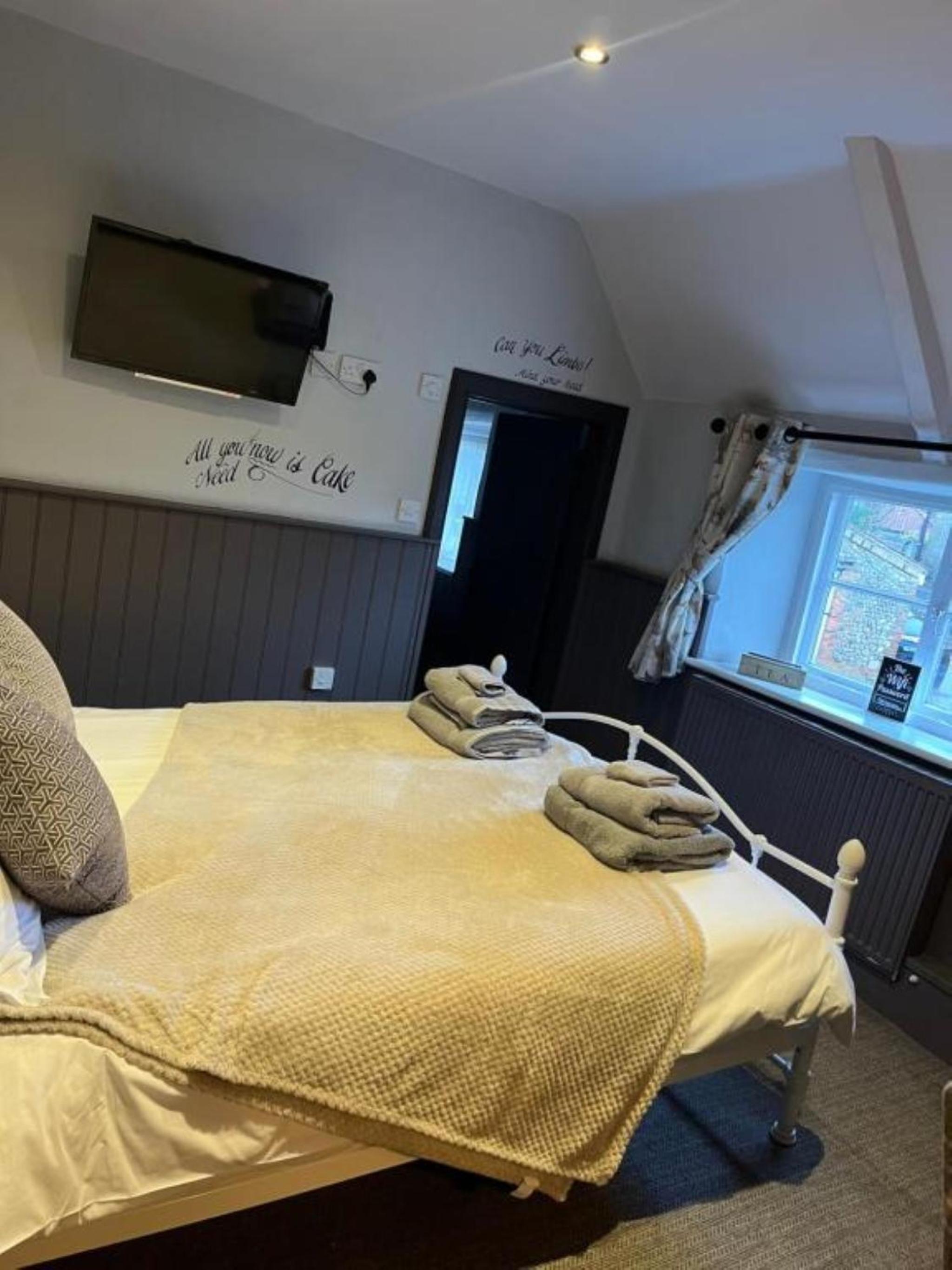 Double Room with Private Bathroom photo 2