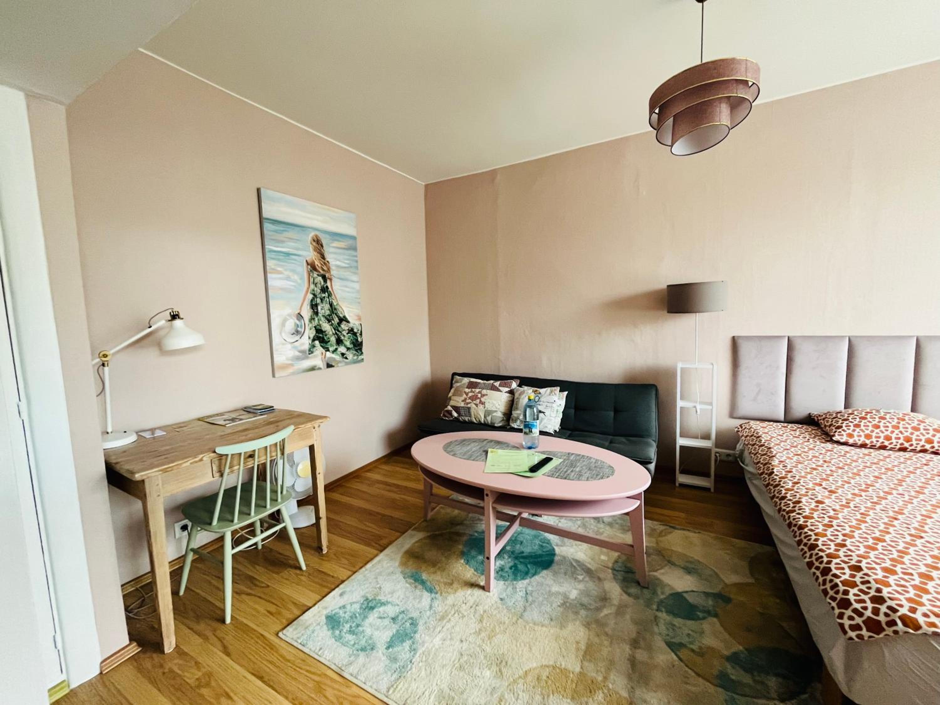 One-Bedroom Apartment photo 1