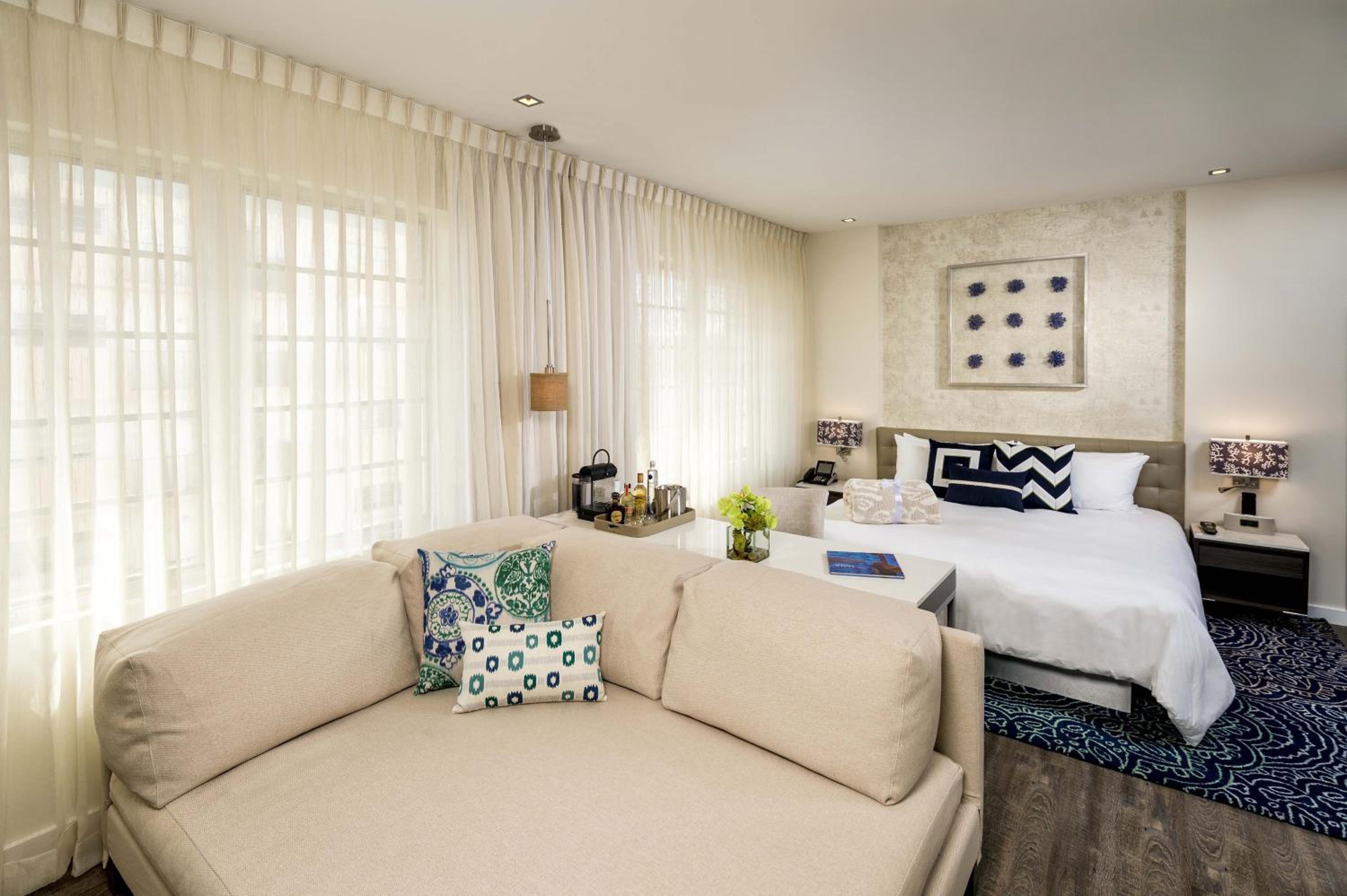 Deluxe Suite - Photo 23