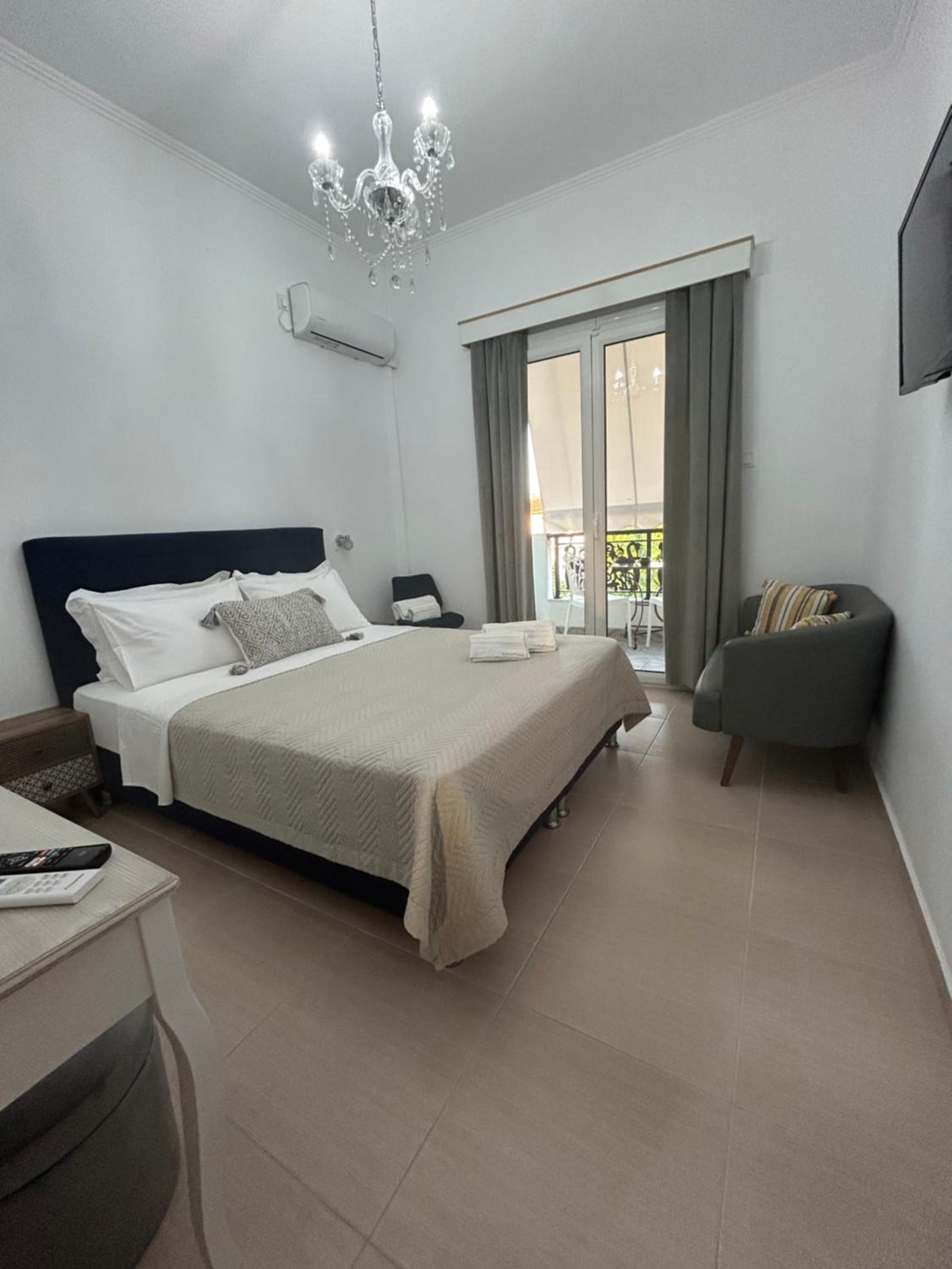 Double or Twin Room with Mountain View