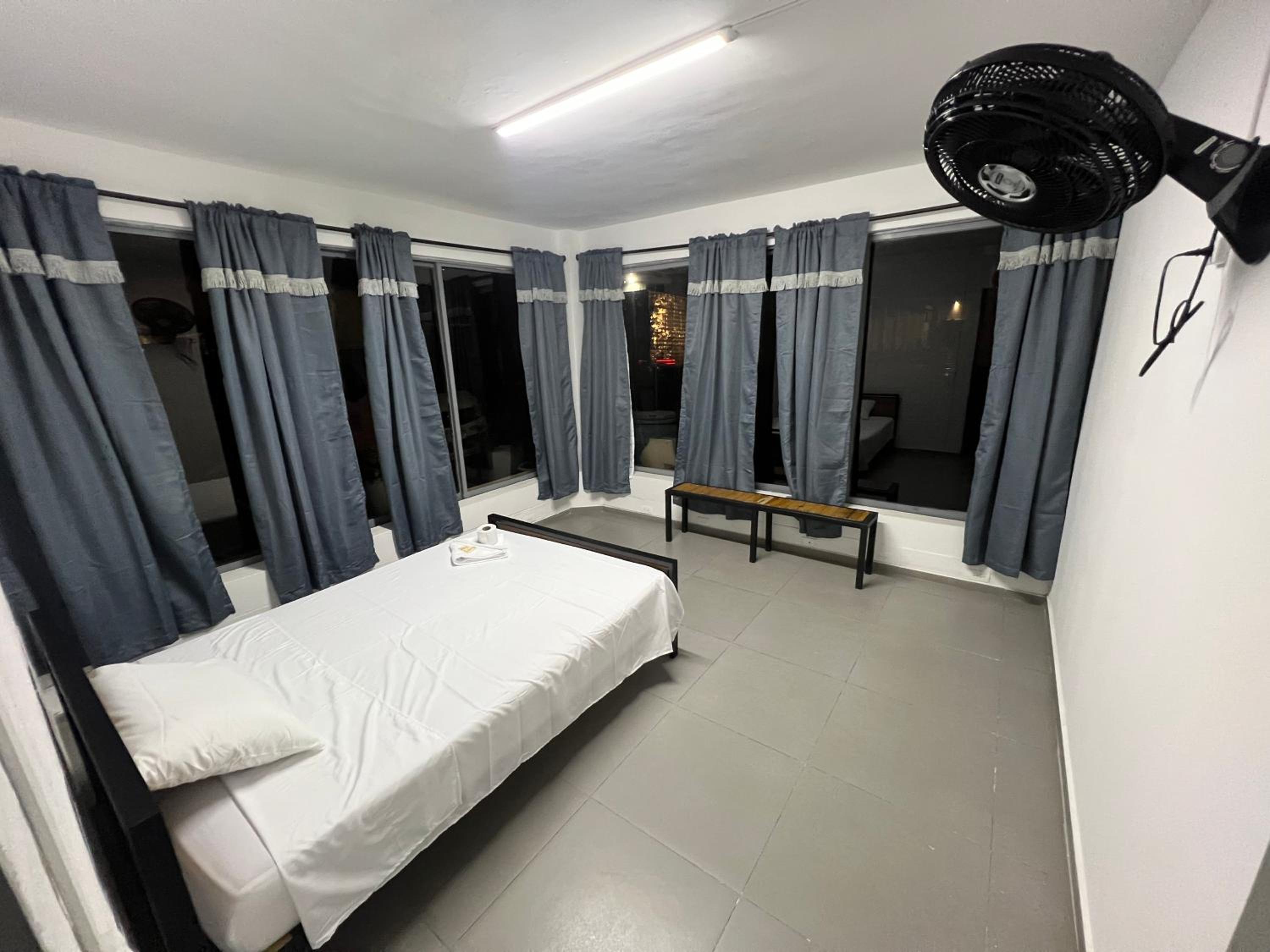 Double Room with Shared Bathroom photo 3
