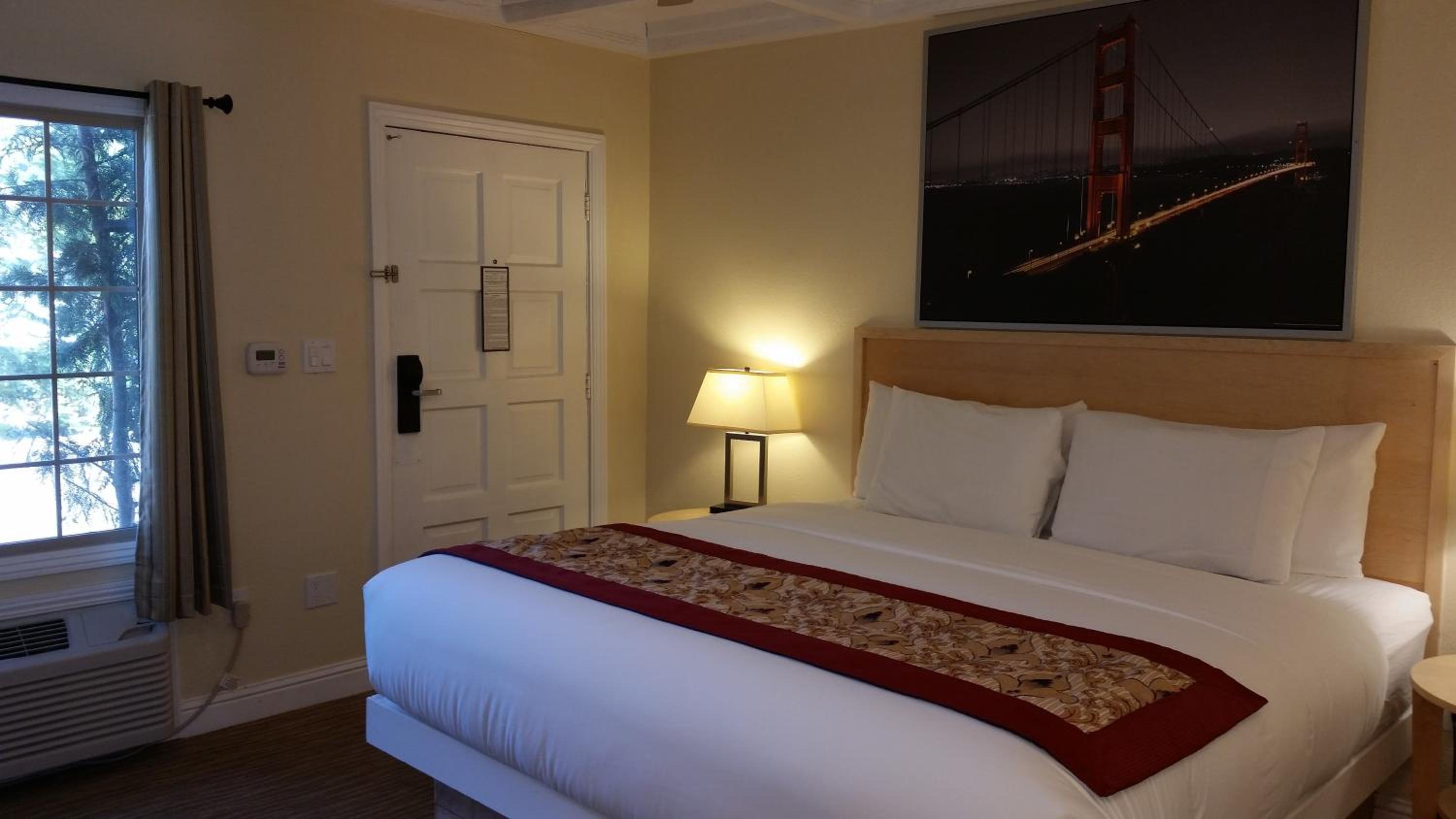Queen Suite photo 1