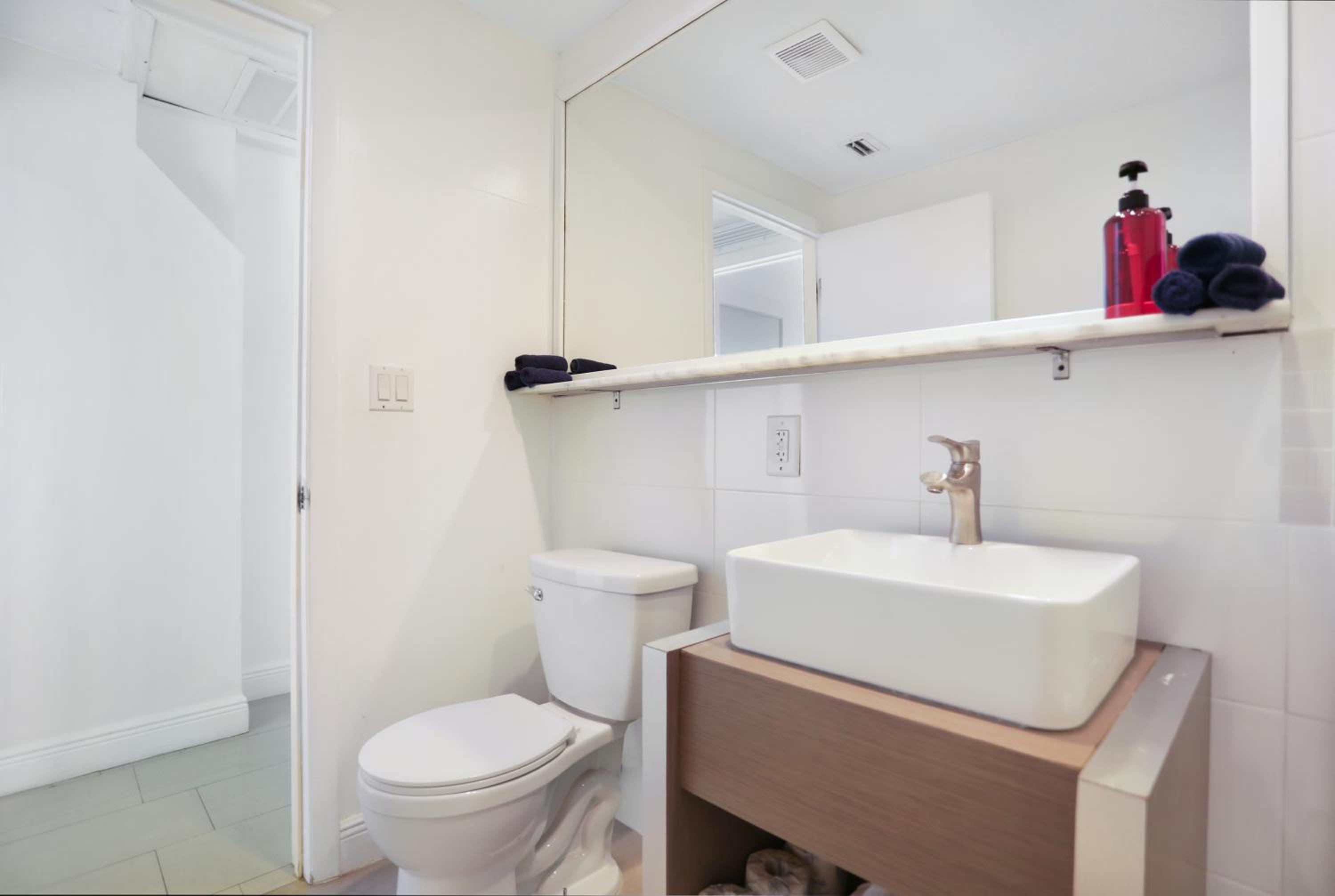 Premium Family One-Bedroom Suite with Kitchen thumbnail 5