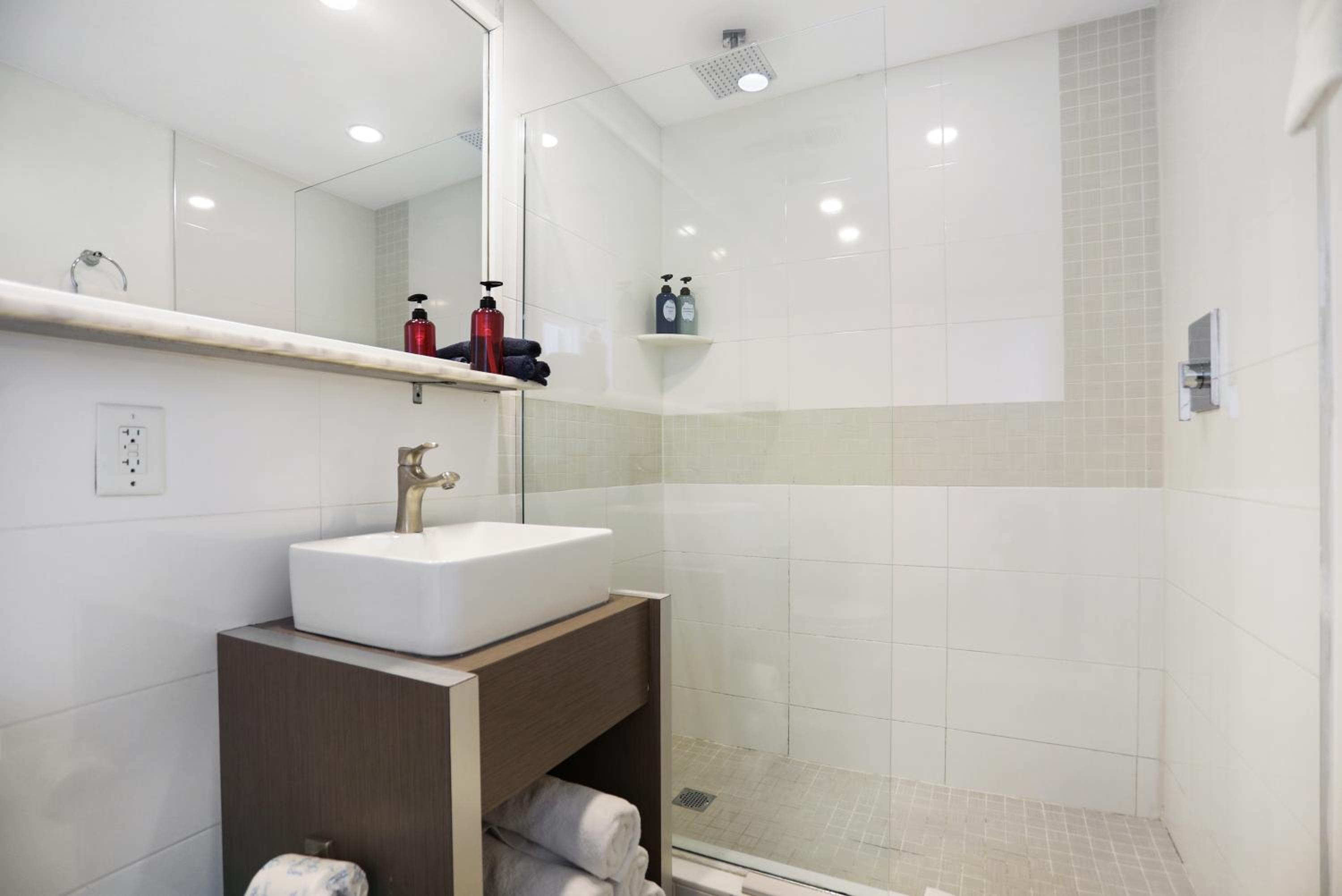 Premium Family One-Bedroom Suite with Kitchen