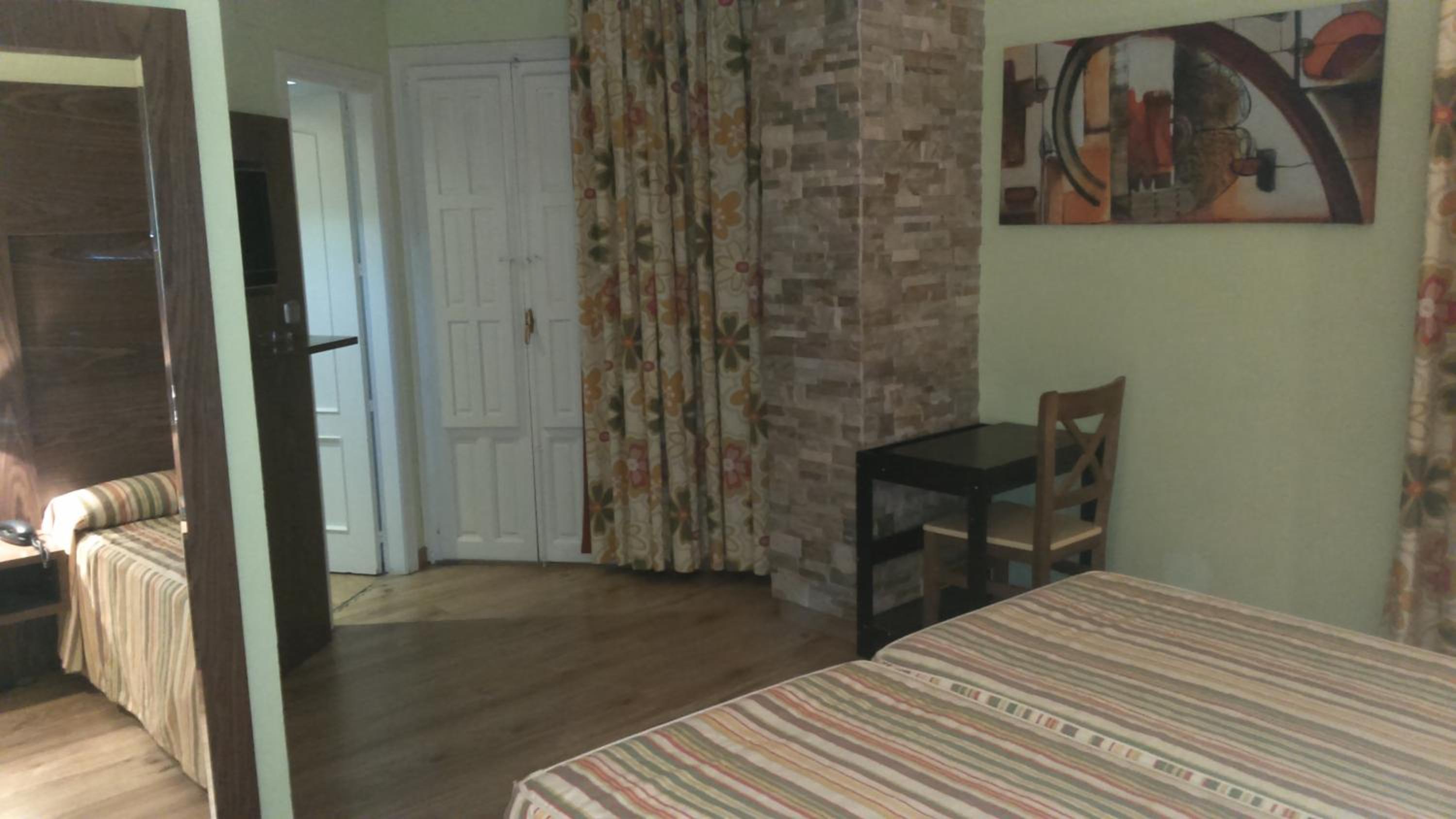 Single Room photo 2