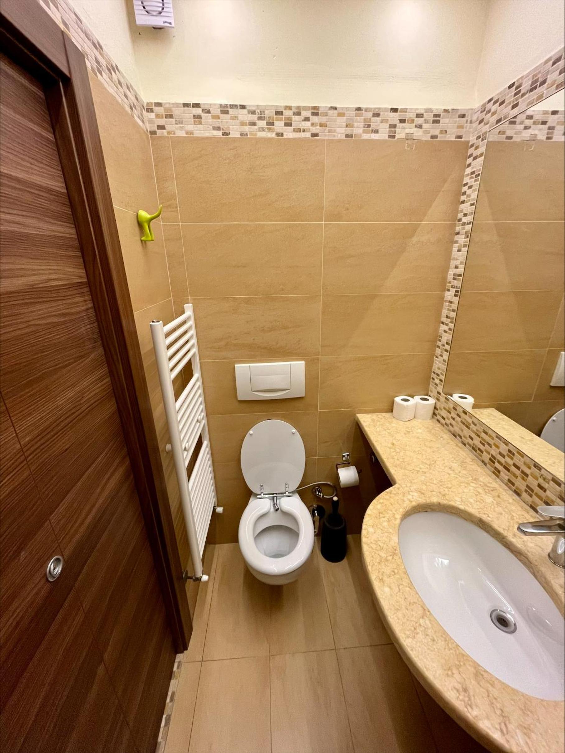 Double Room with Shared Bathroom photo 3