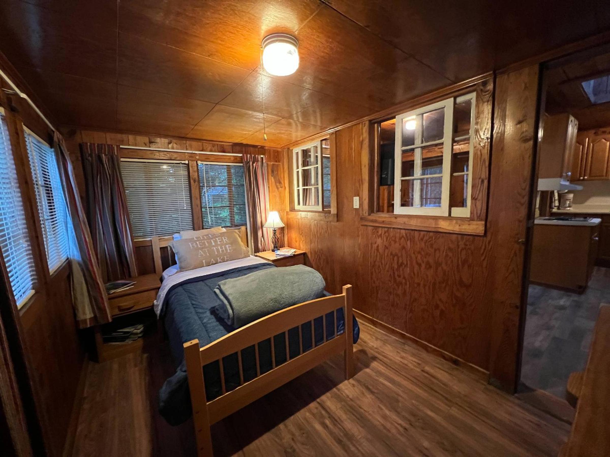 Deluxe Queen Suite photo 3