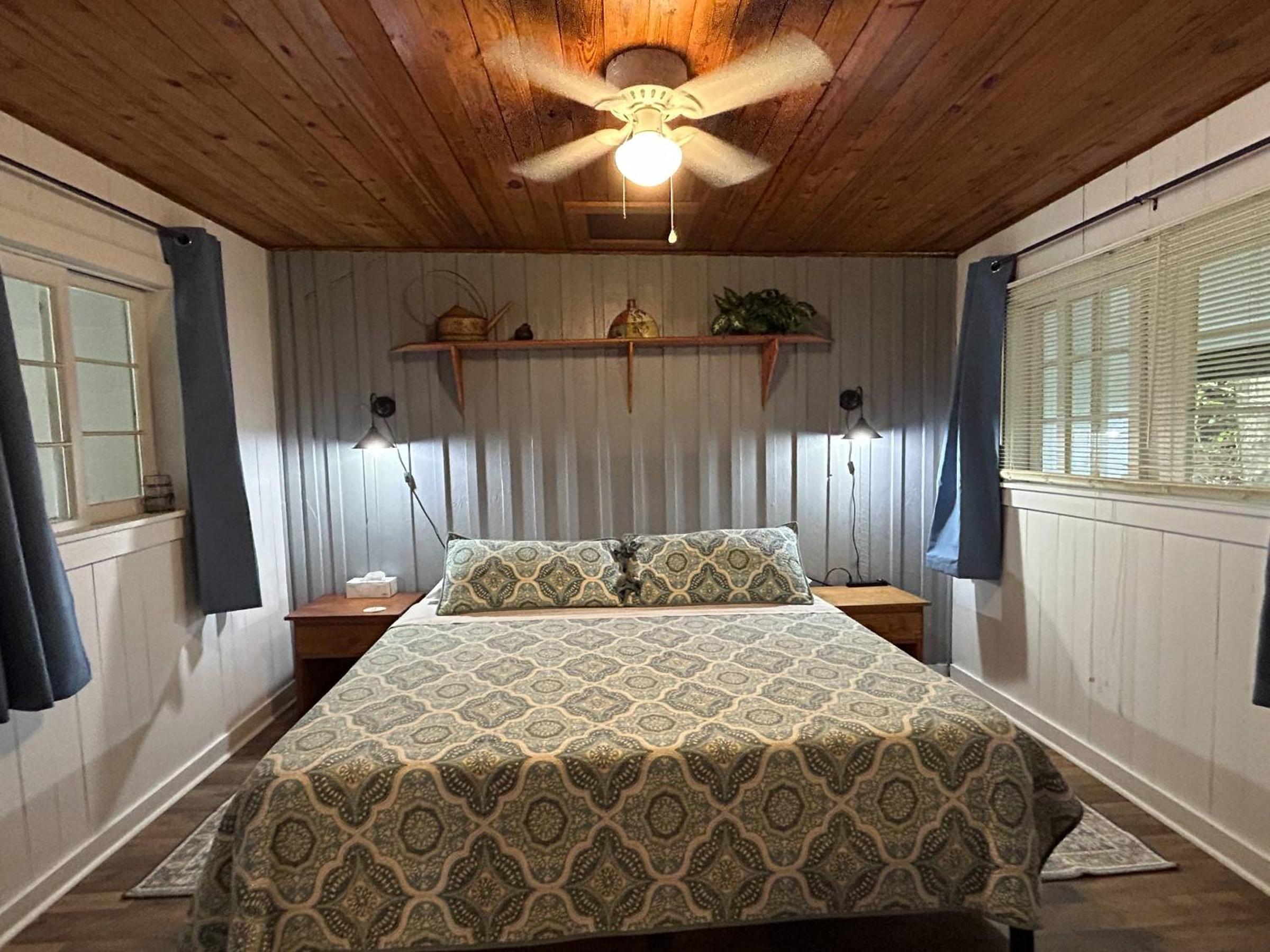 Deluxe King Suite photo 1