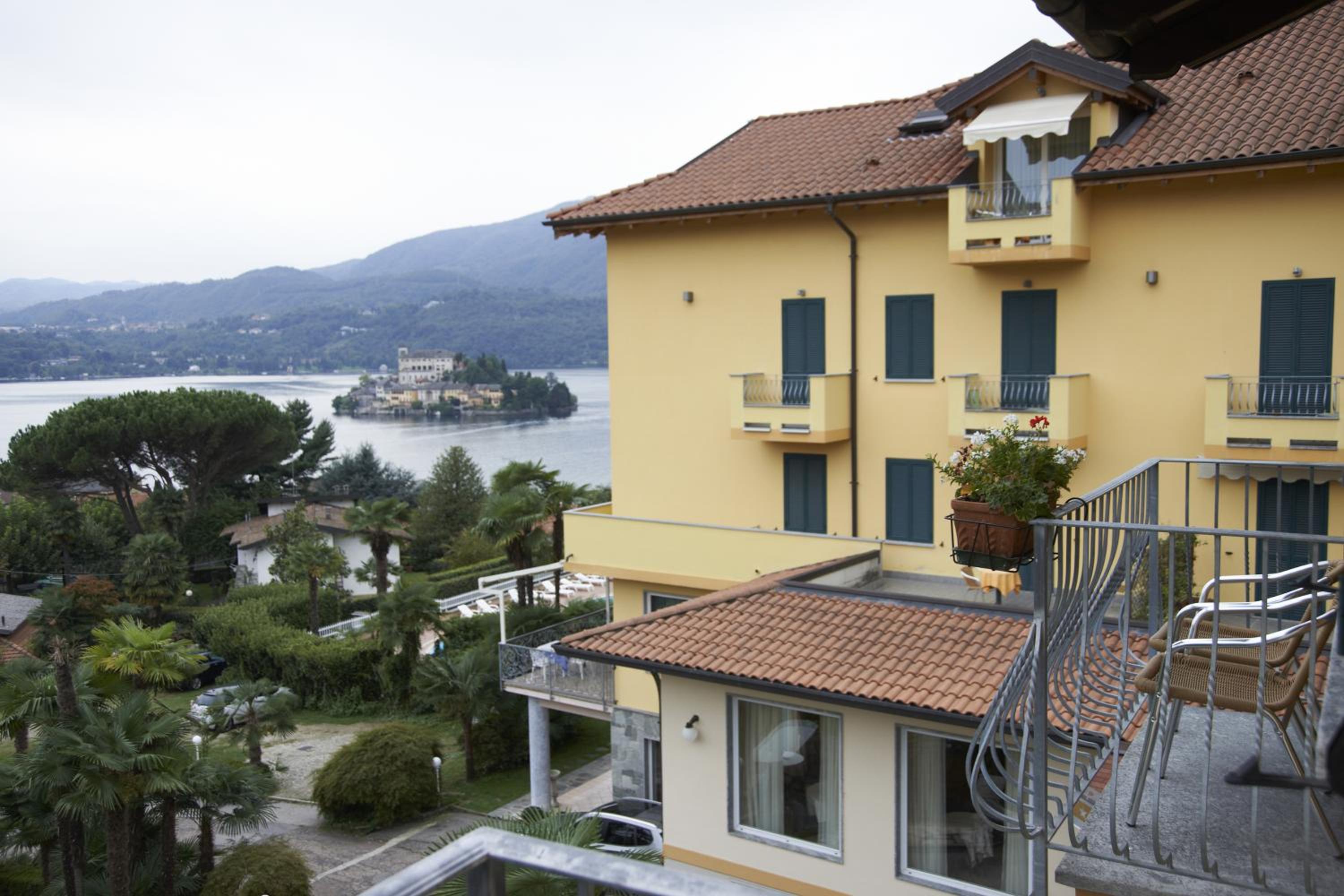 Double Room with Partial Lake View photo 2