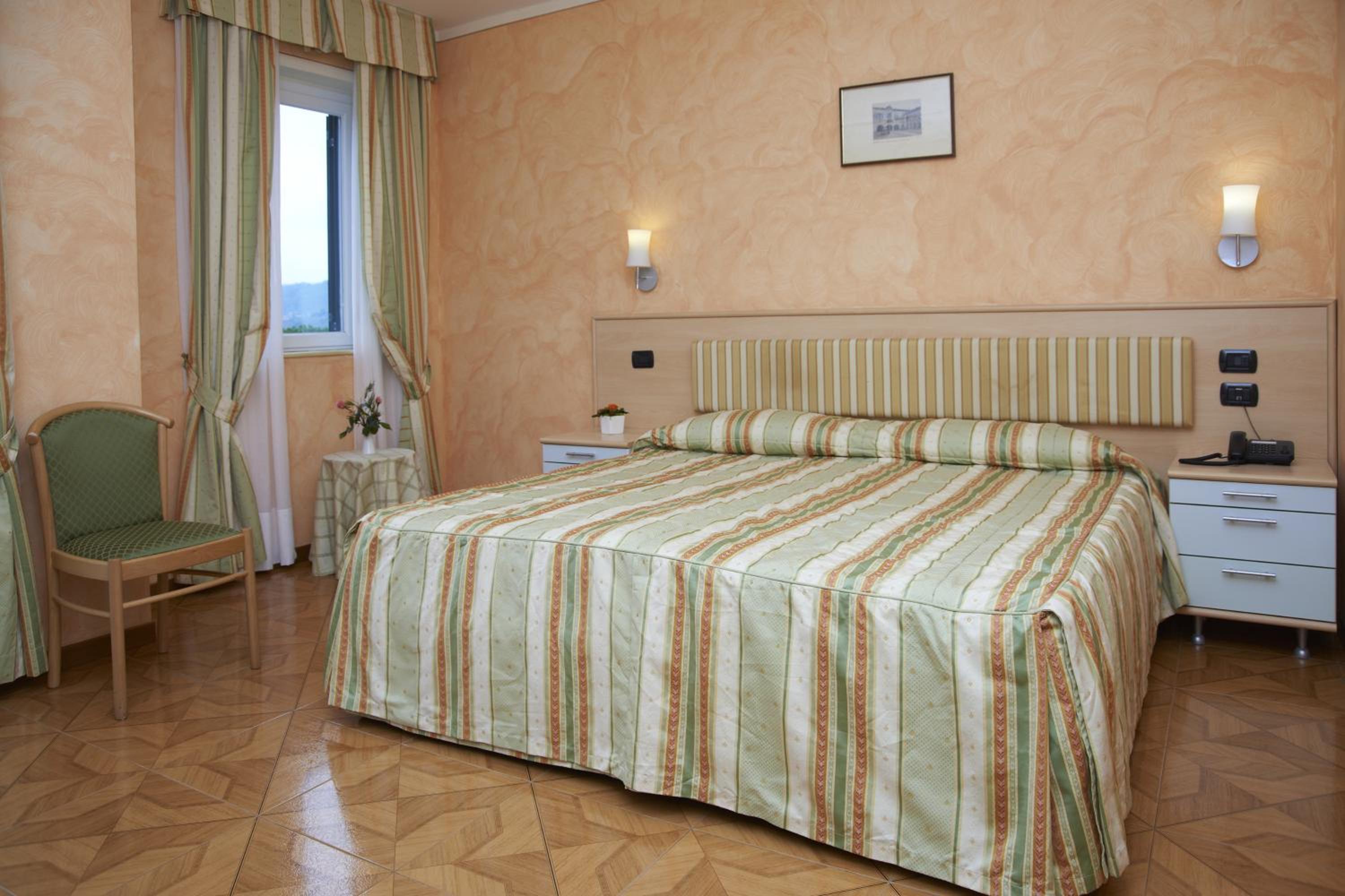 Double Room with Partial Lake View photo 1