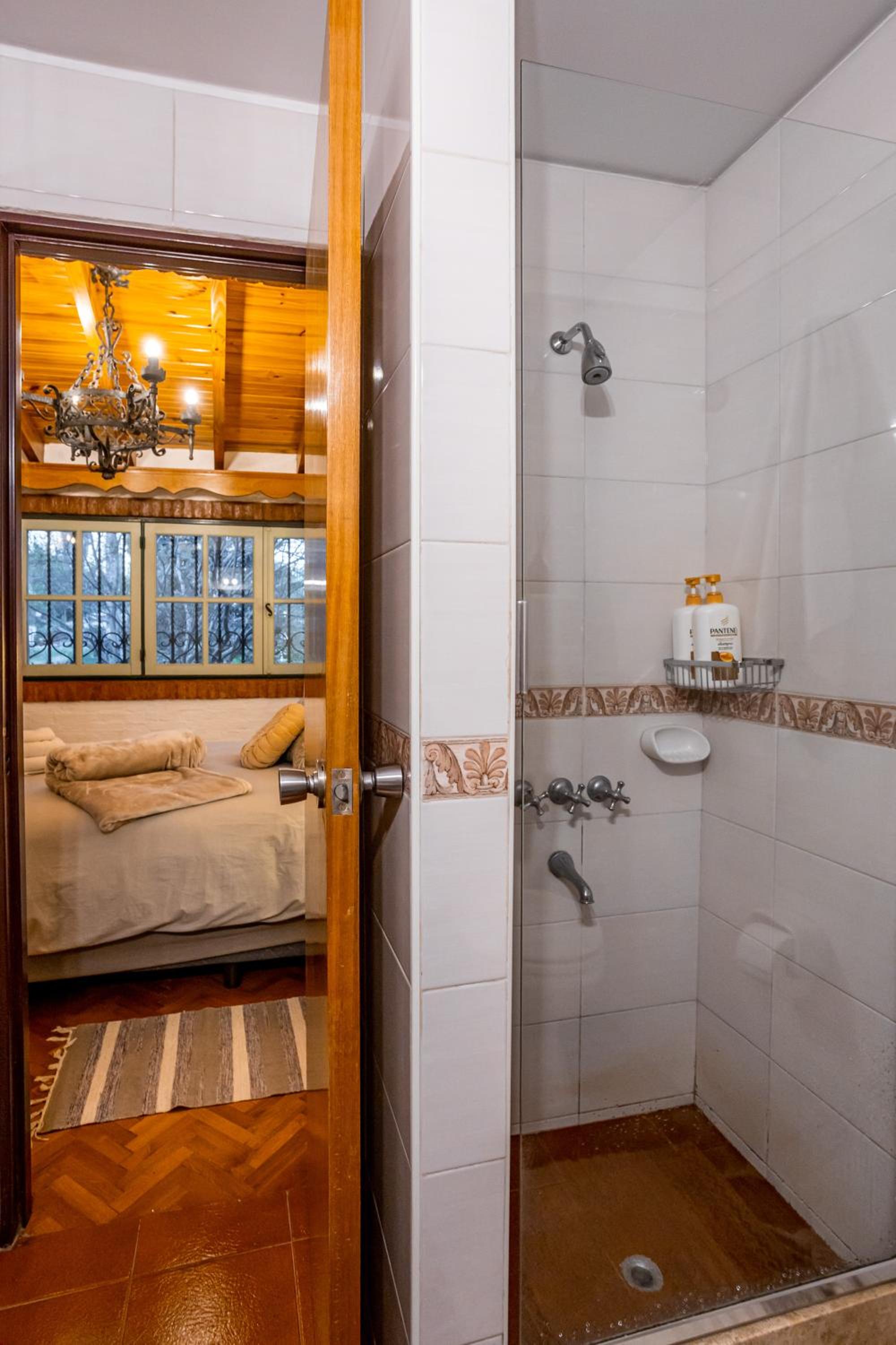 Double Room with Private Bathroom photo 3