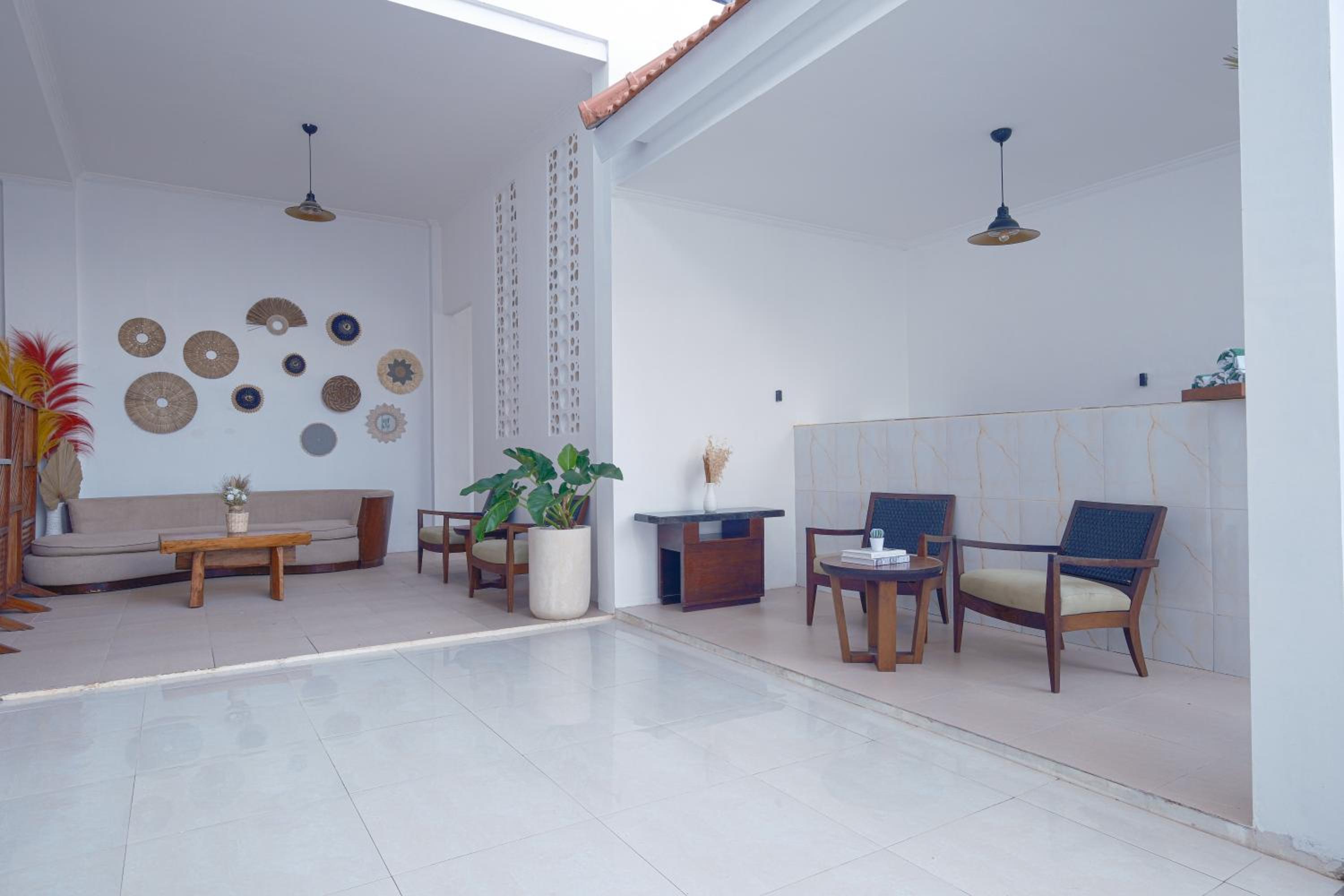 Standard King Room - Photo 7