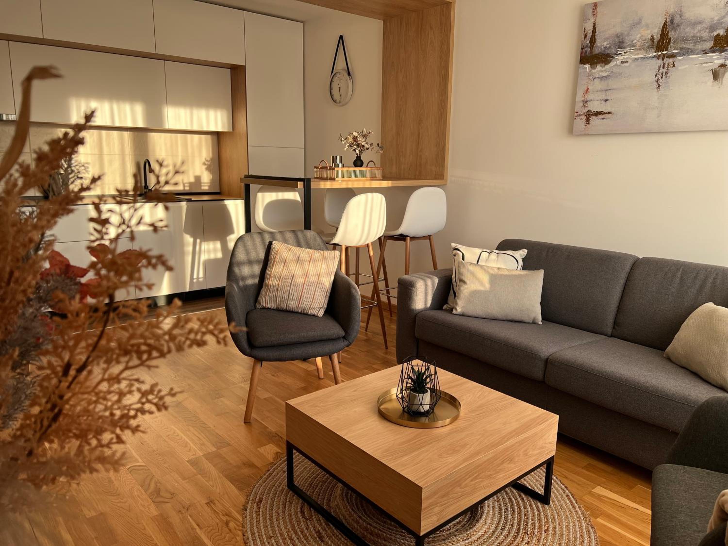 One-Bedroom Apartment photo 1