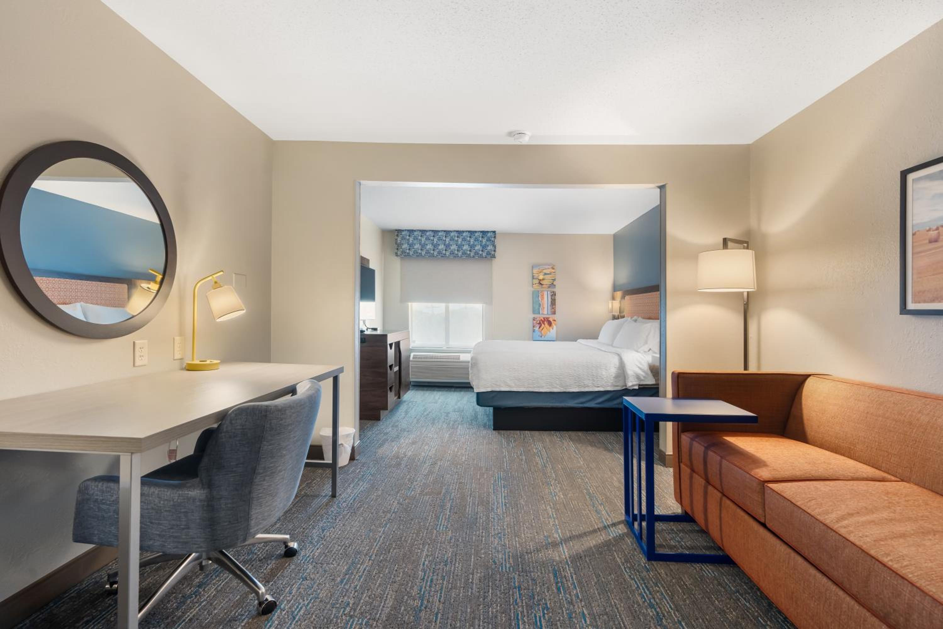 King Room with Sofa Bed and Wet Bar - Non-Smoking - Photo 6