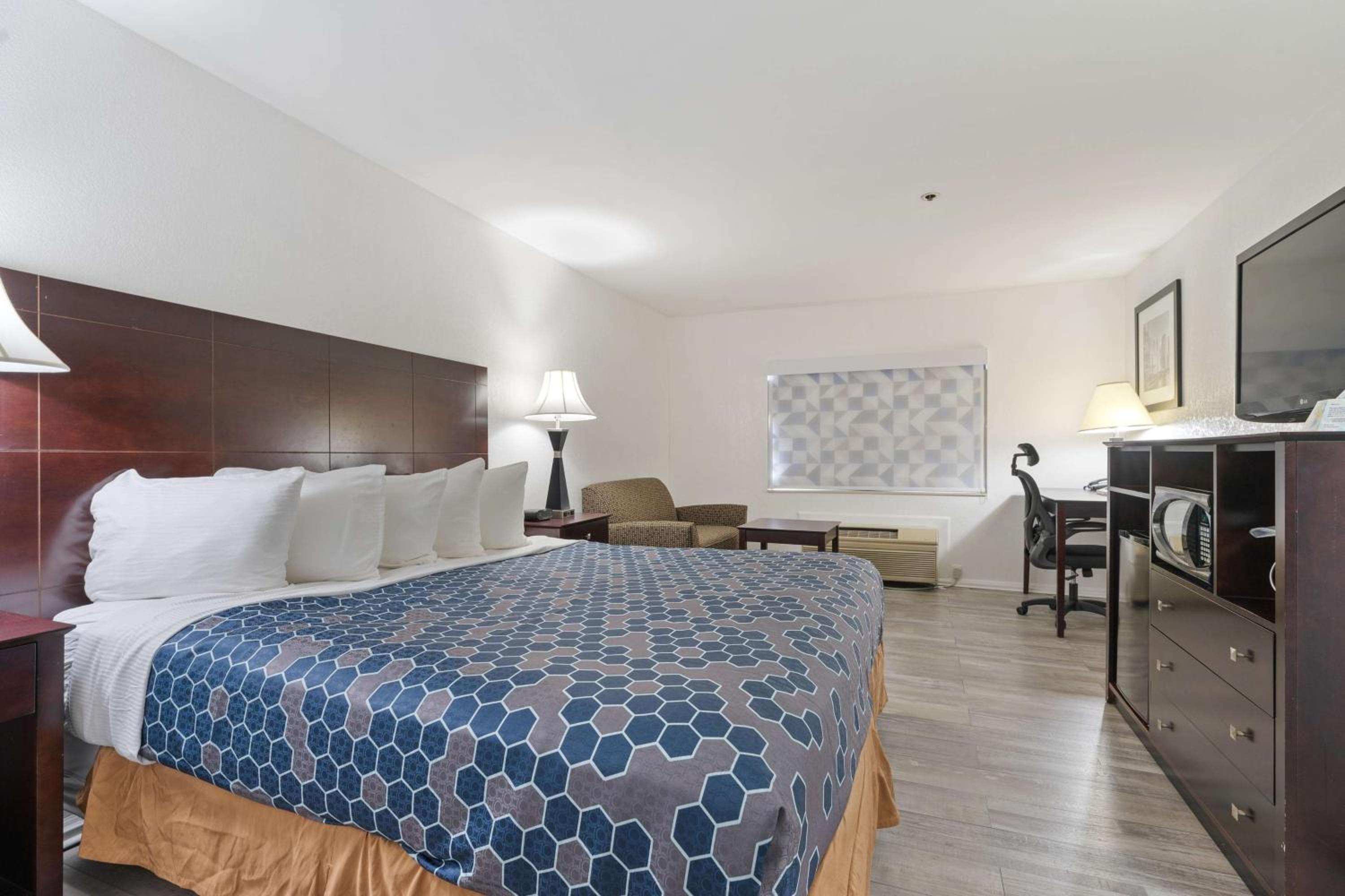 Standard King Bed Room - Photo 1