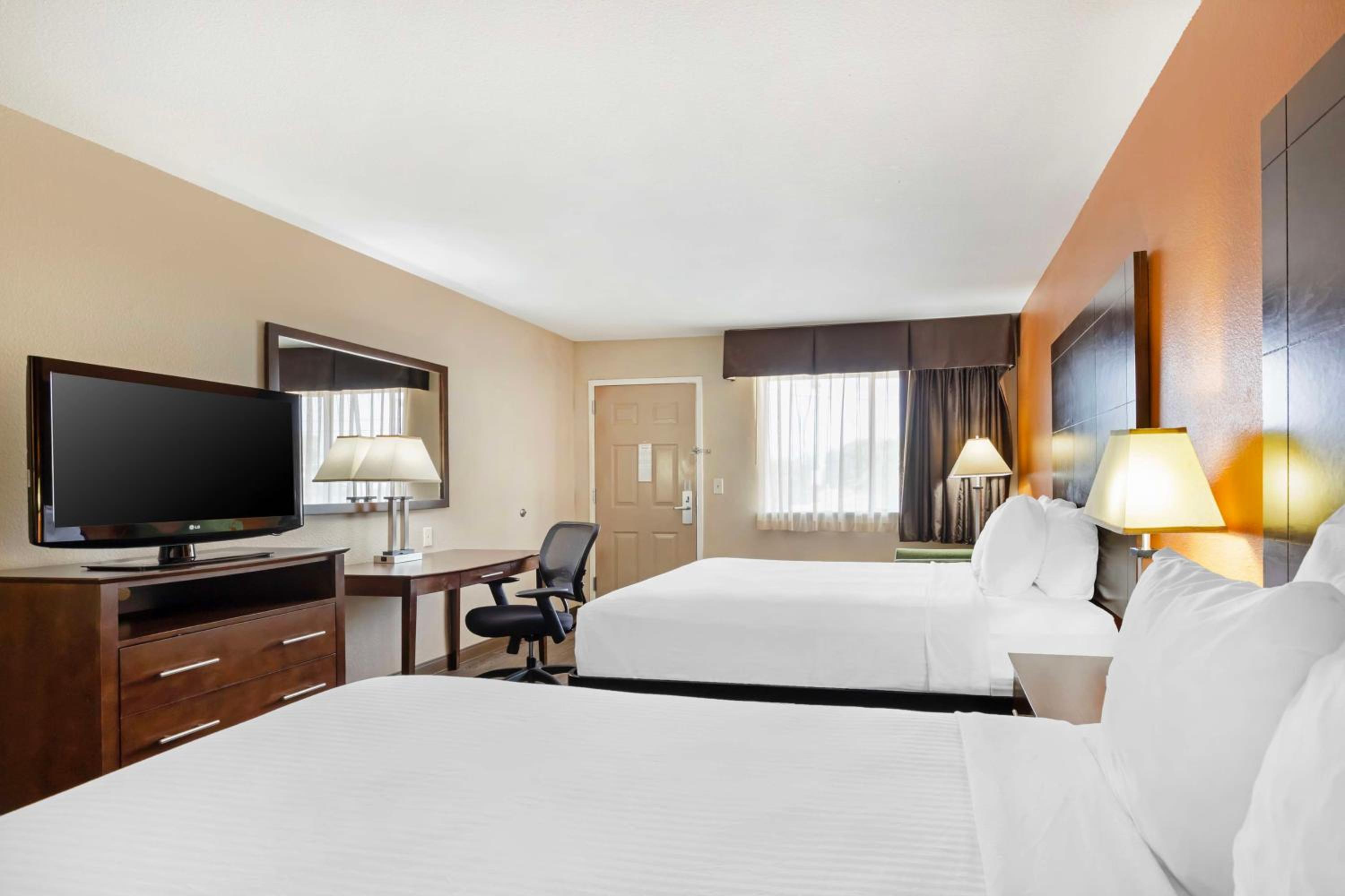 Queen Room with Two Queen Beds and Roll-In Shower- Disability Access/Interior Entrance - Photo 1