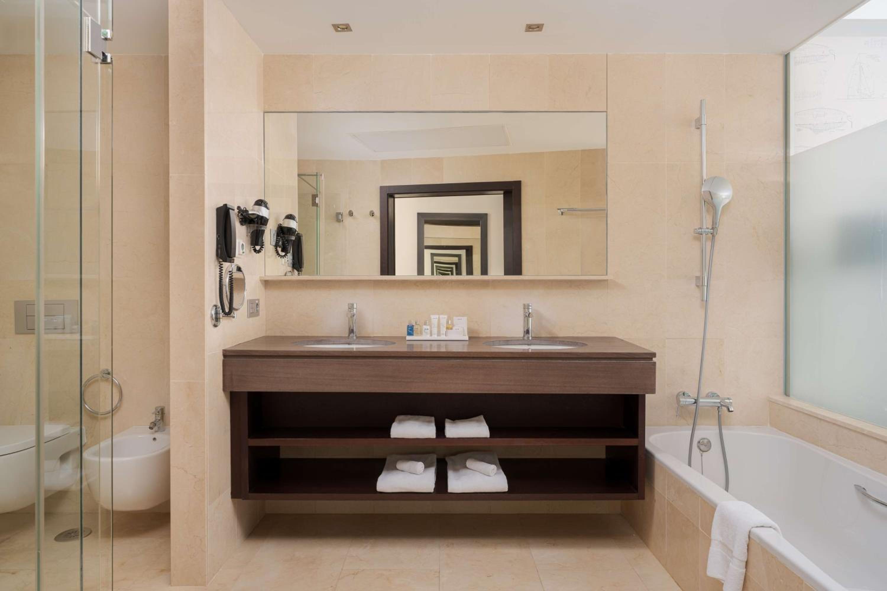 Premium Suite- 3 Bedroom & Sea View - Photo 8
