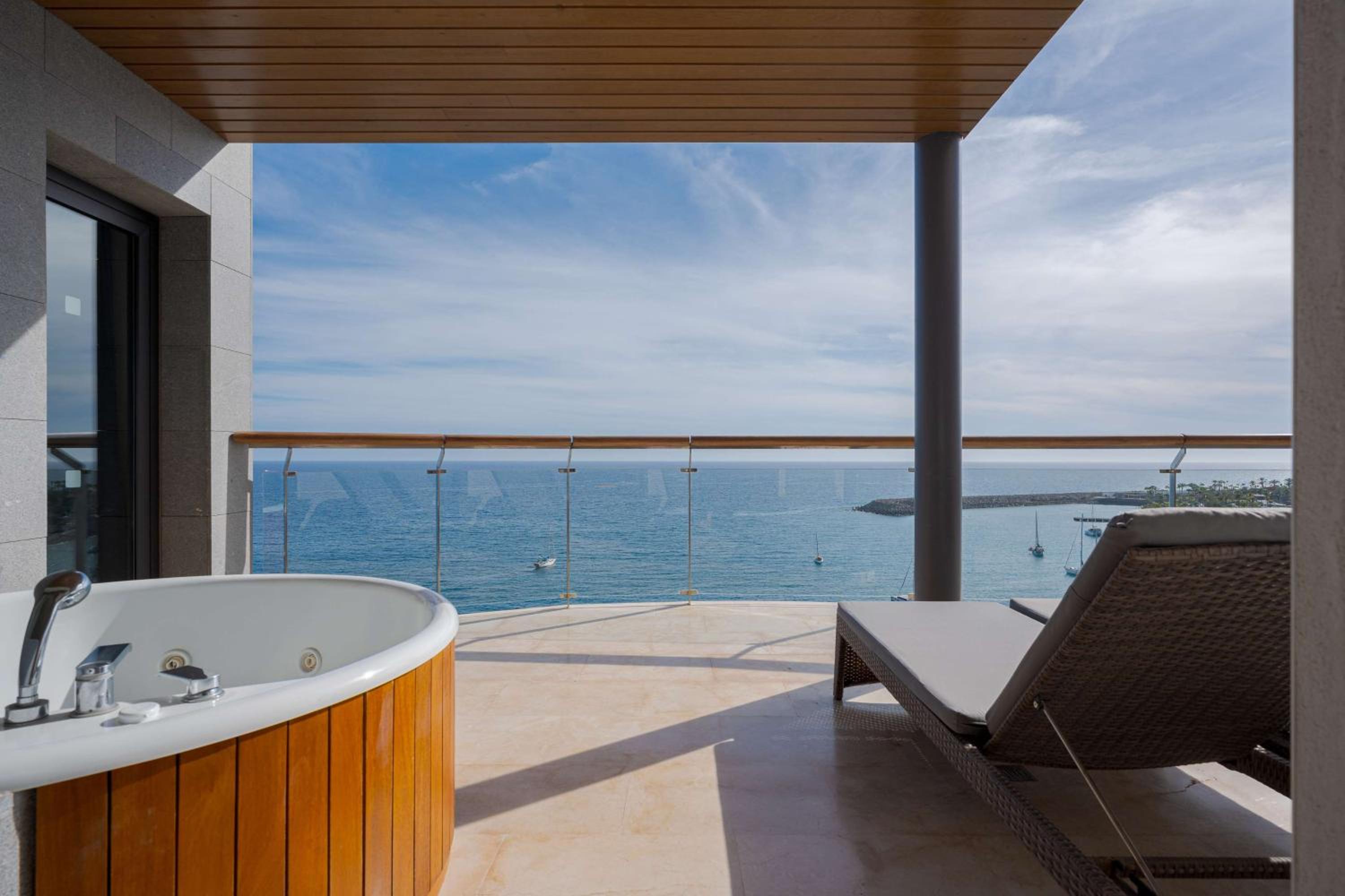 Premium Suite- 3 Bedroom & Sea View - Photo 25