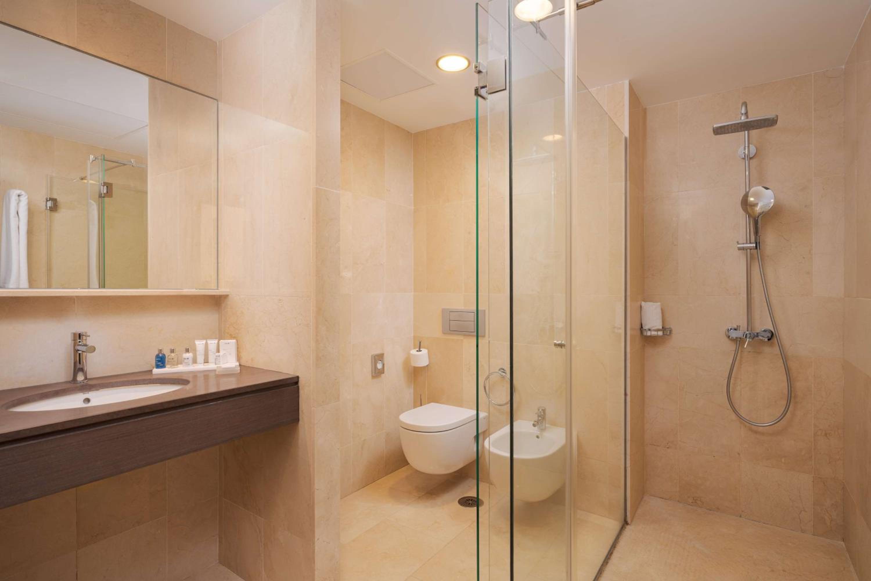 Suite- 2 Bedroom & Sea View