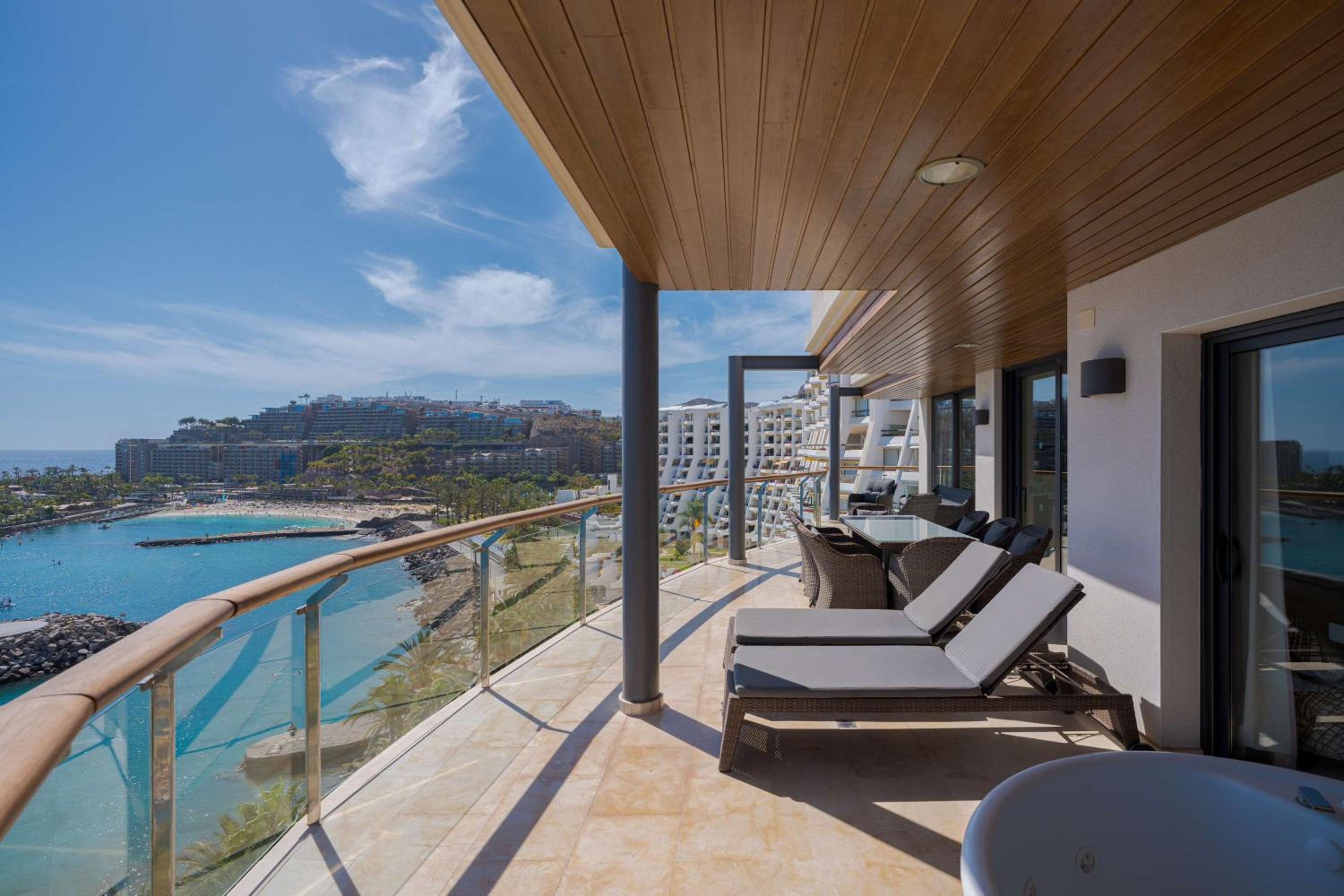 Premium Suite- 3 Bedroom & Sea View - Photo 26
