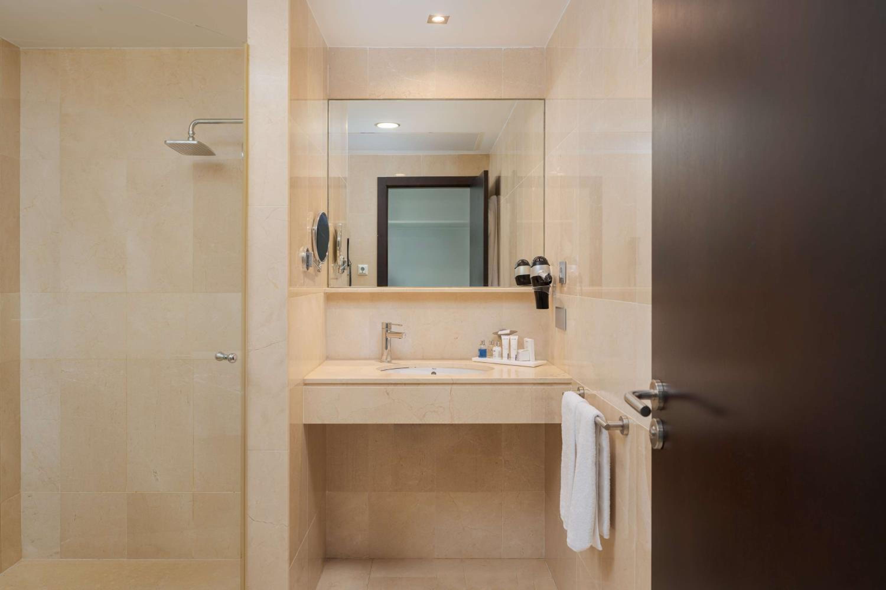 Suite- 2 Bedroom & Panoramic View
