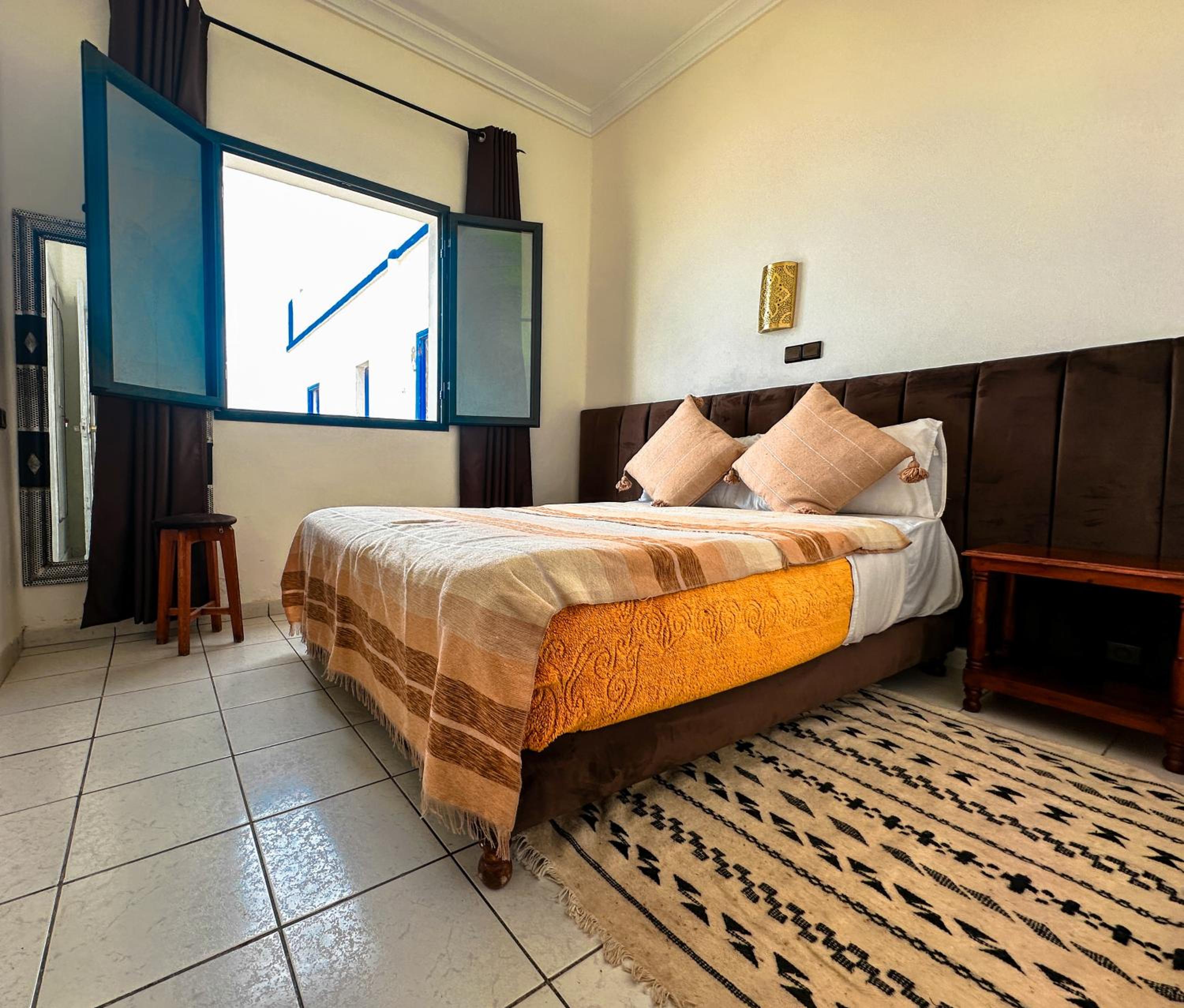 Double Room with Private Bathroom - Photo 3