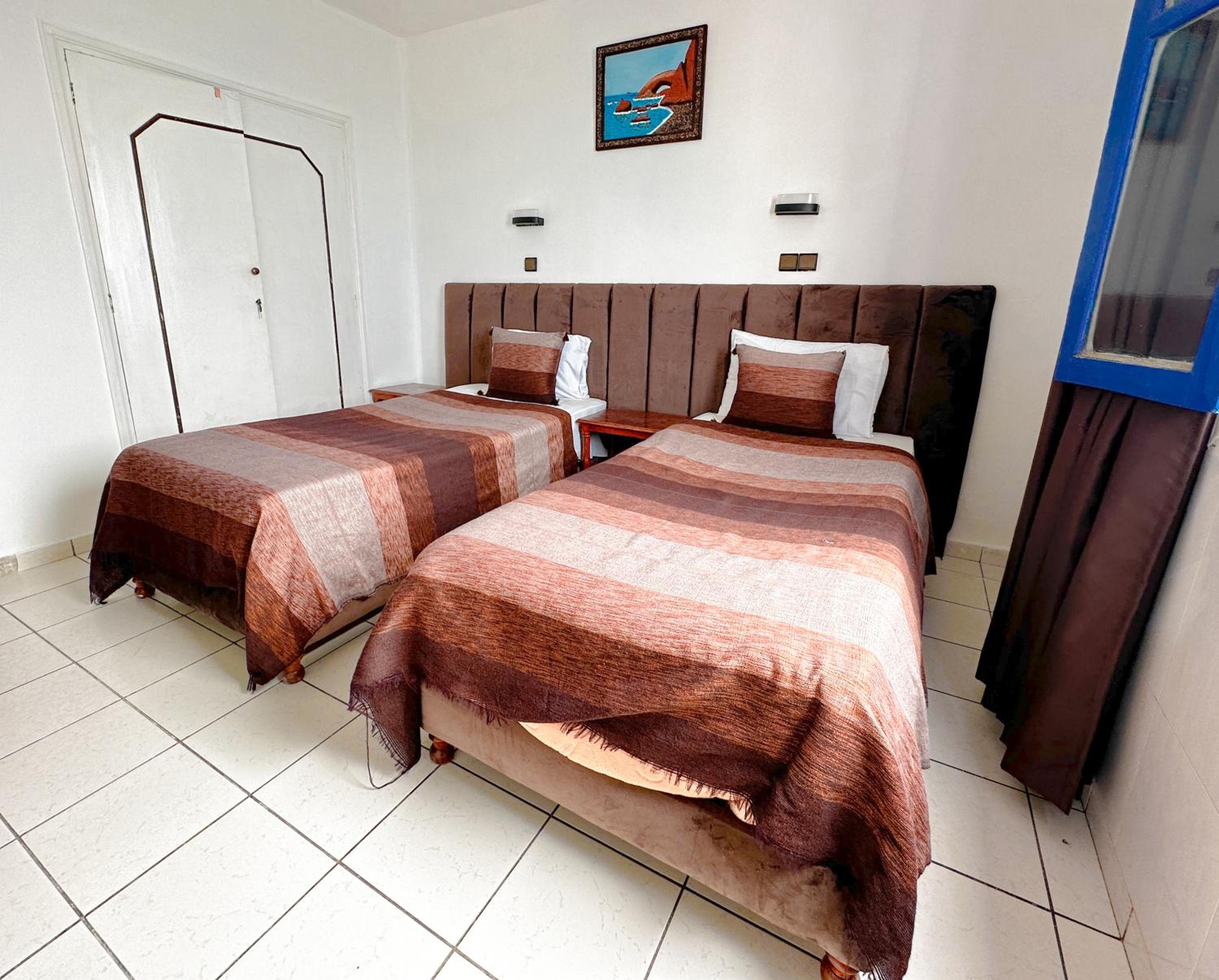 Twin Room with Bathroom - Photo 1