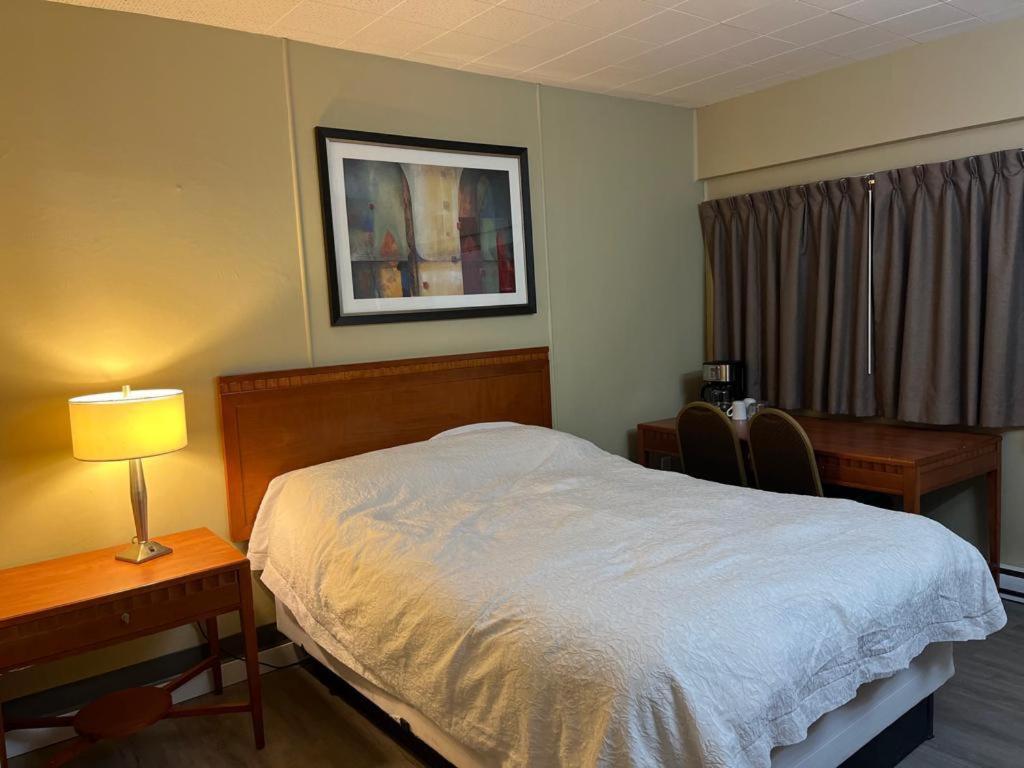 Standard Queen Room photo 2