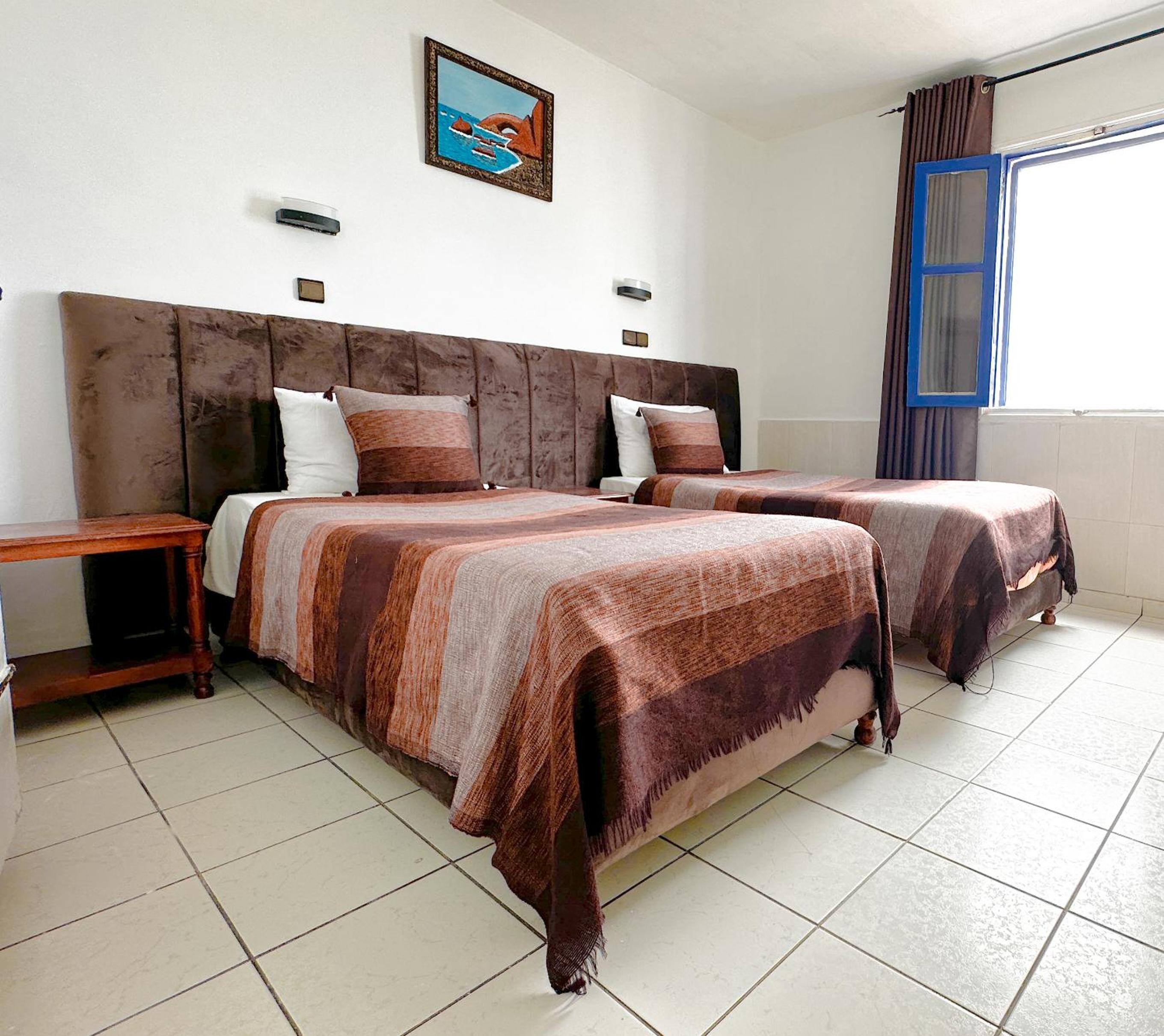 Twin Room with Bathroom - Photo 2