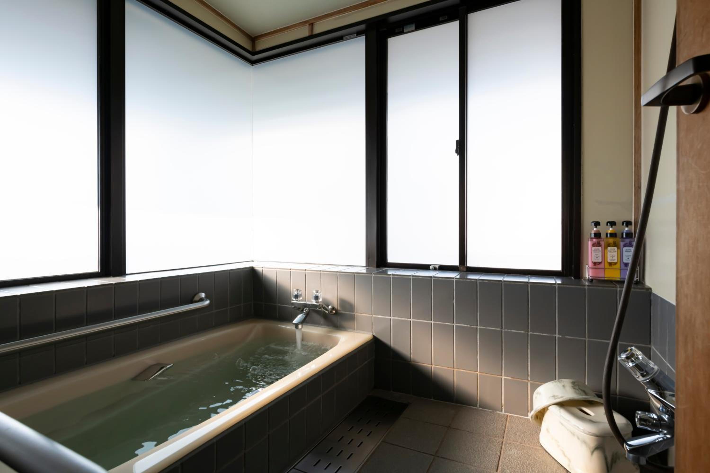 Japanese-Style Room - Photo 2