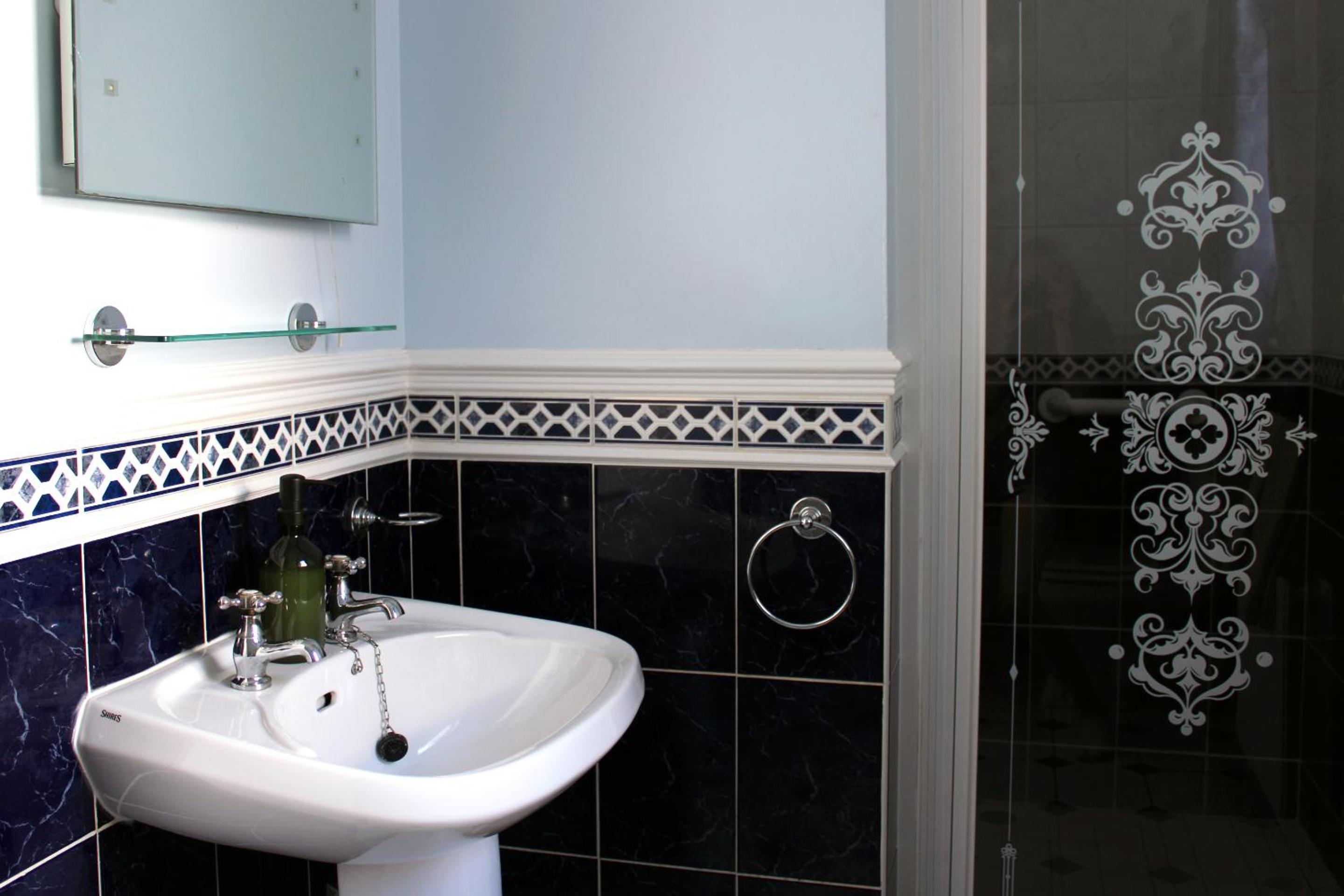 Twin Room with Shower photo 3