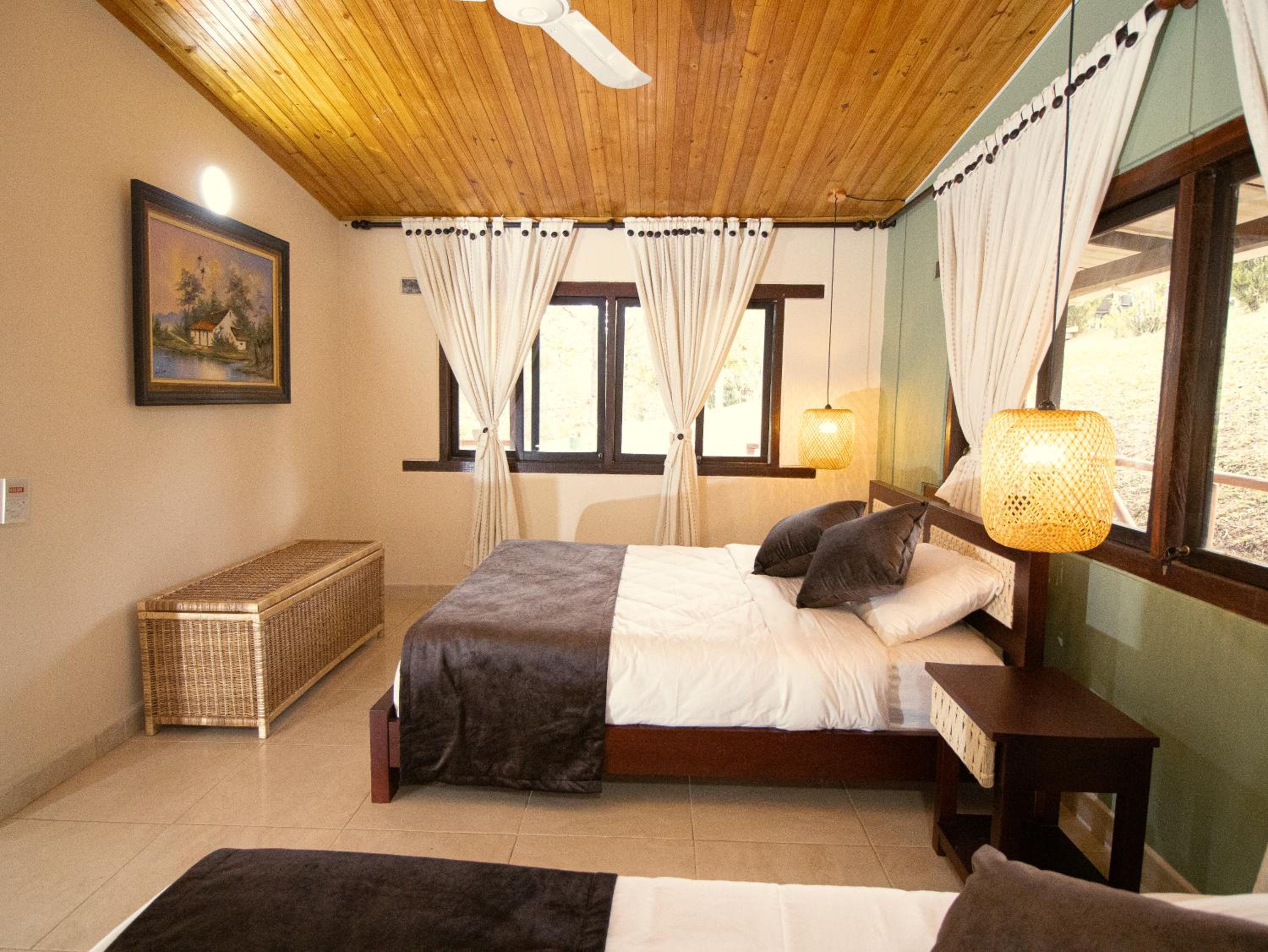 Deluxe Queen Room with Two Queen Beds photo 3