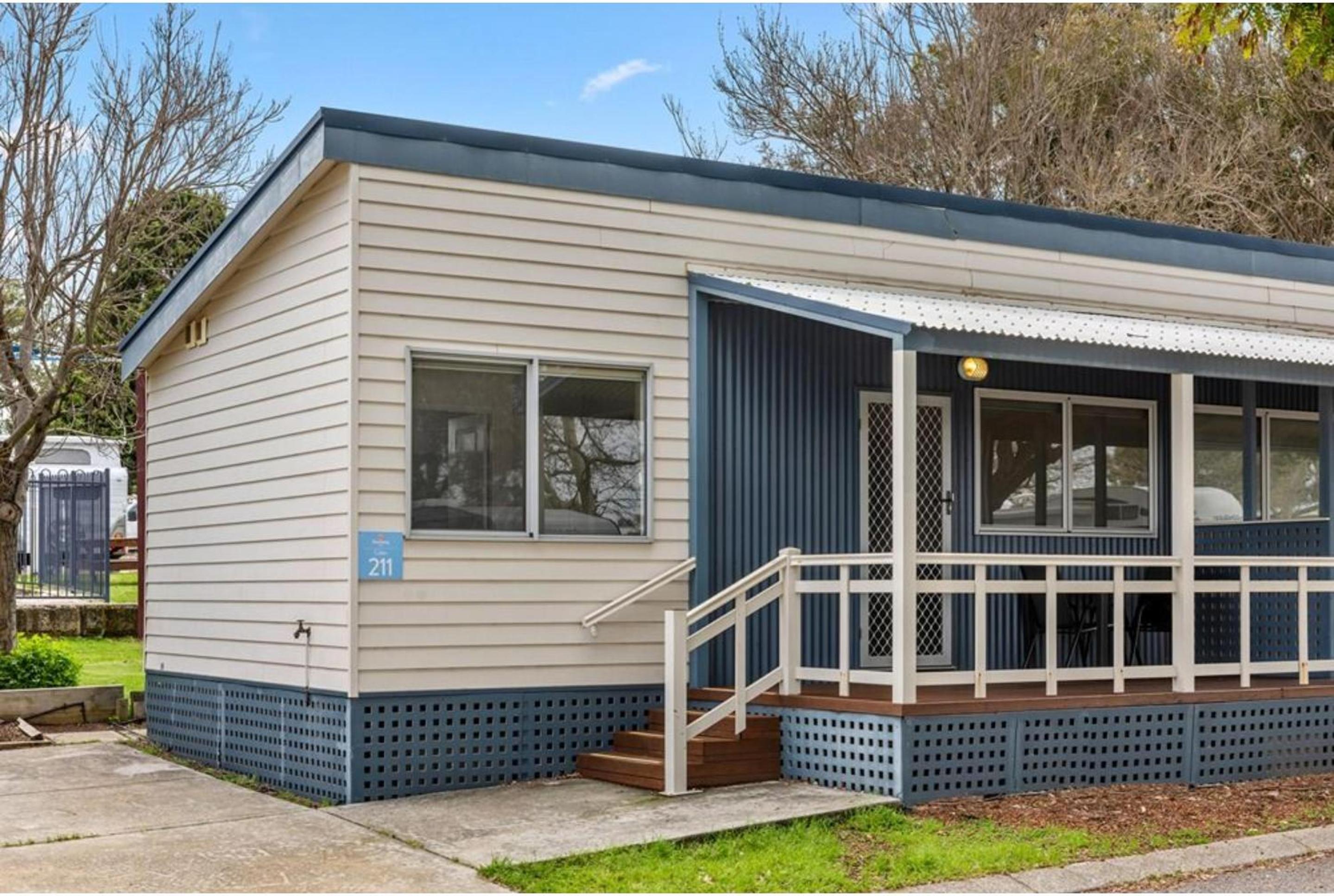 Standard 1 Bedroom Cabin – Sleeps 2 - Photo 3