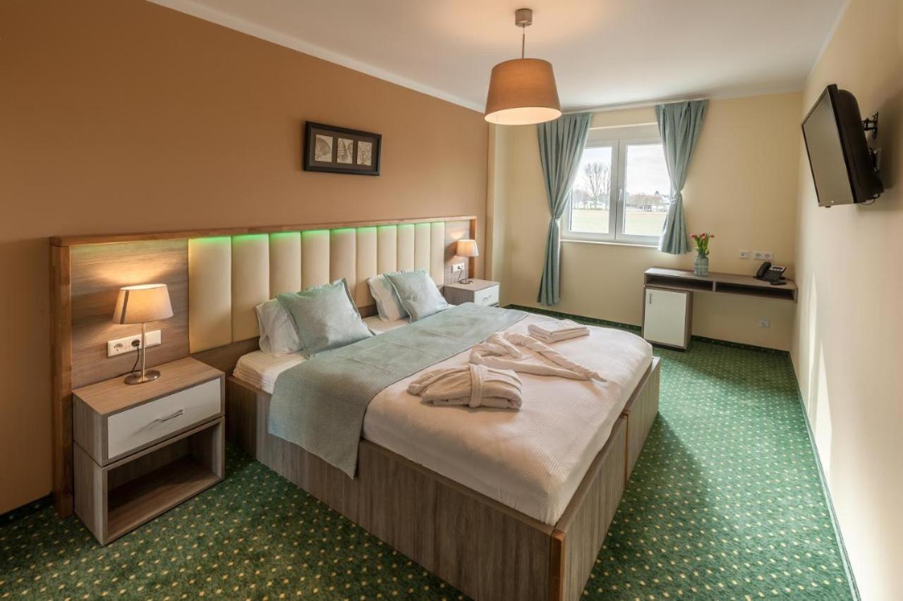 Double or Twin Room - Photo 1