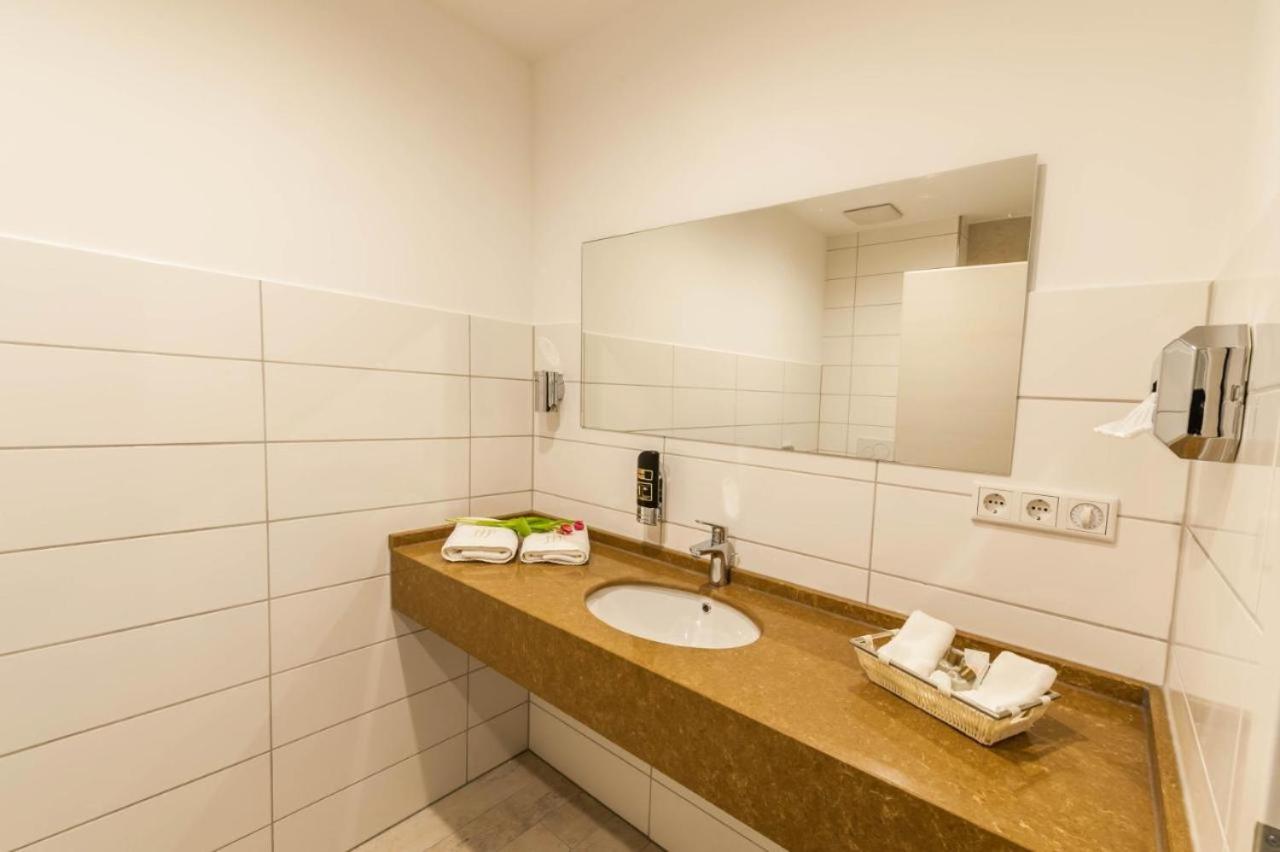 Double or Twin Room - Photo 5