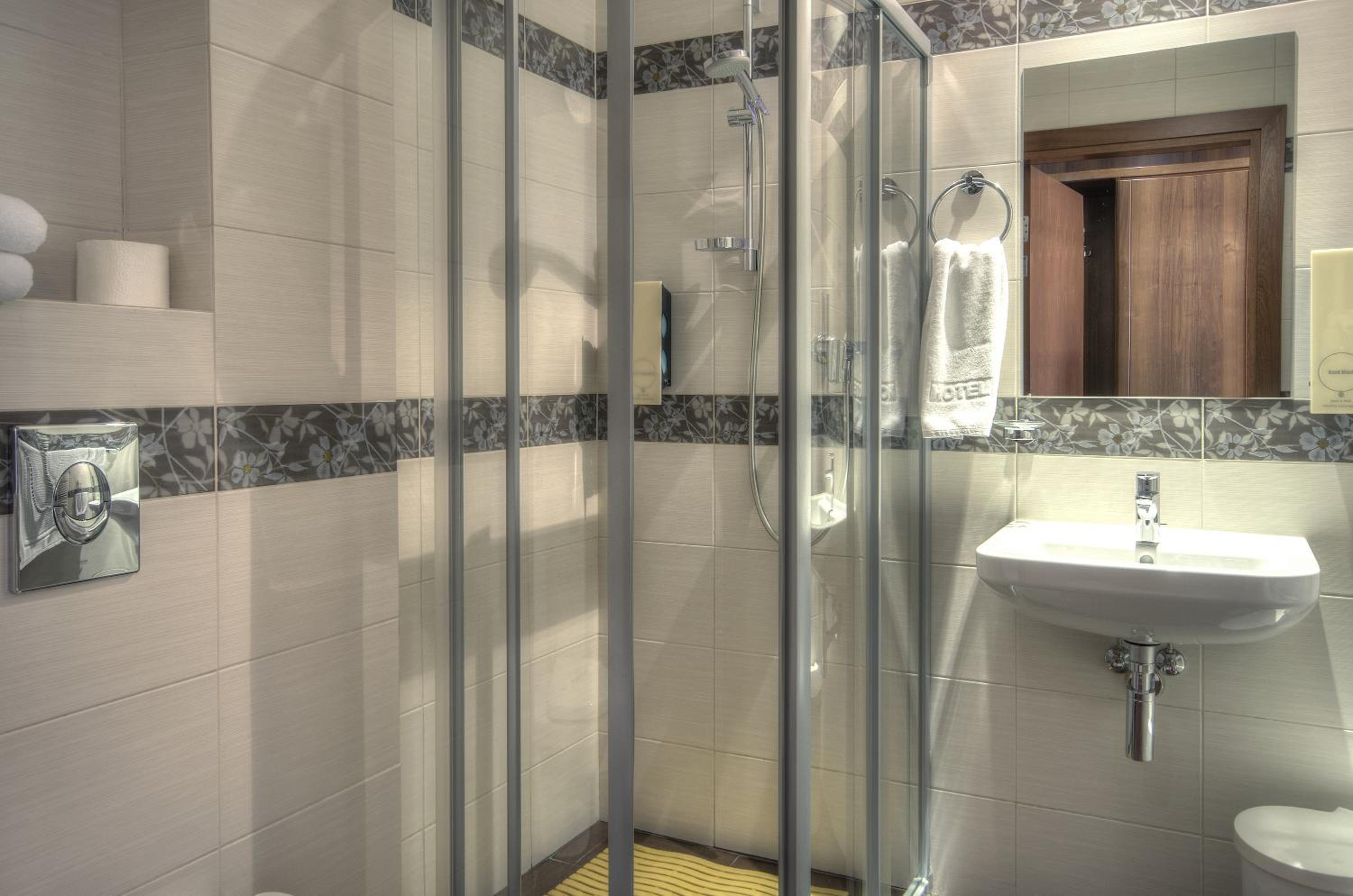 Double or Twin Room - Photo 4