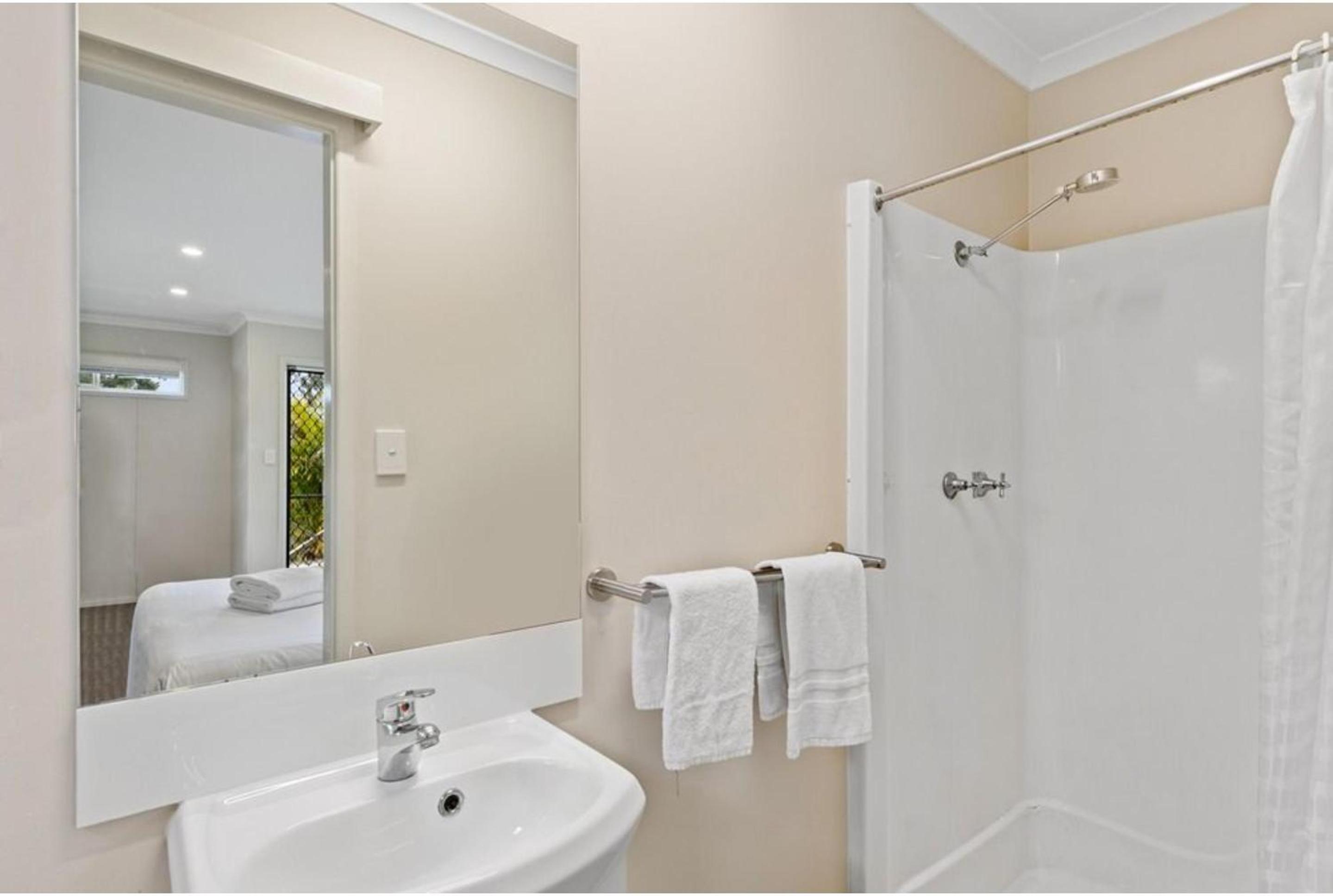 Standard Studio Cabin - Pet Friendly - Photo 2