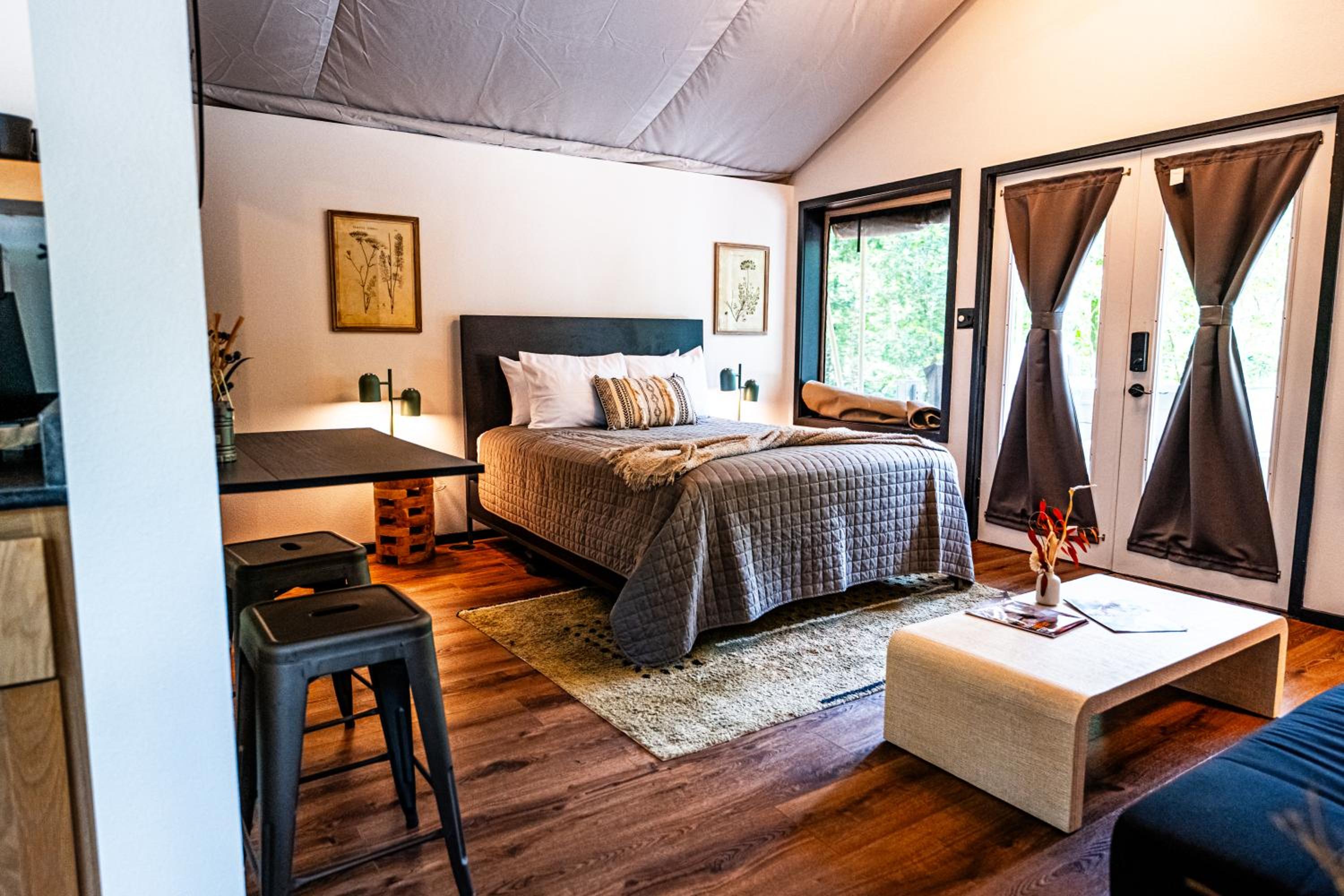 Suite with Mountain View - Photo 22