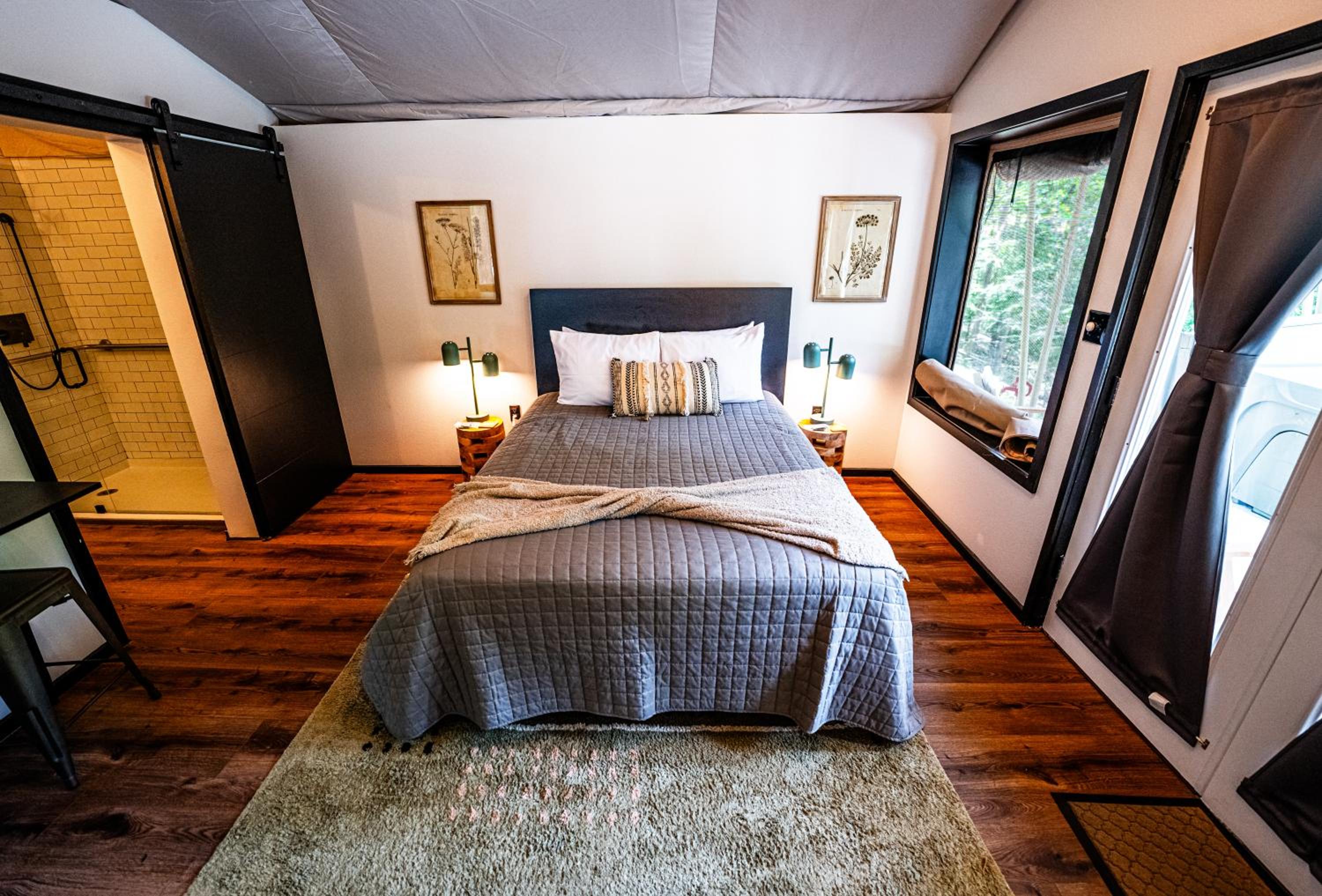 Suite with Mountain View - Photo 25