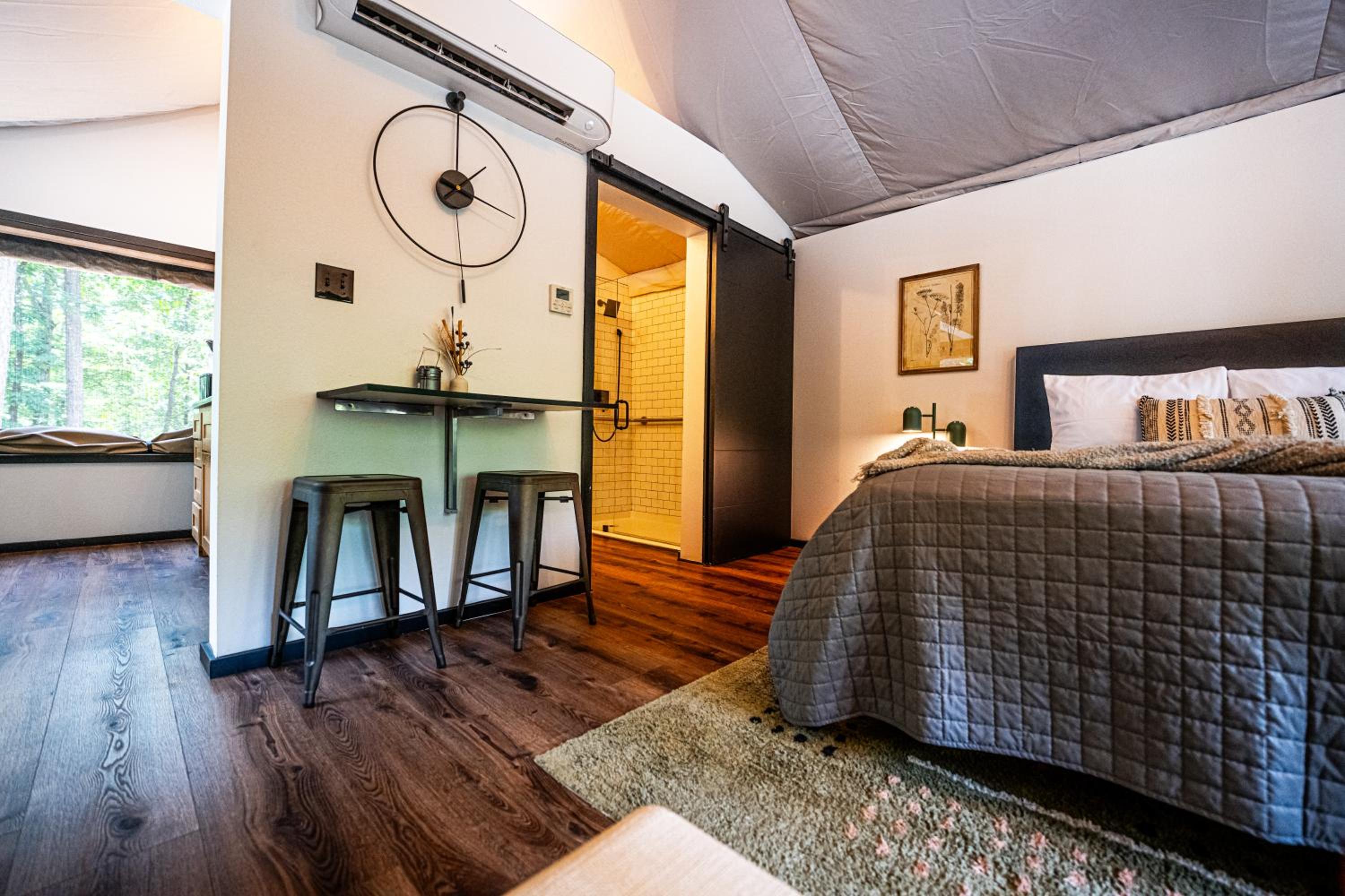 Suite with Mountain View - Photo 31