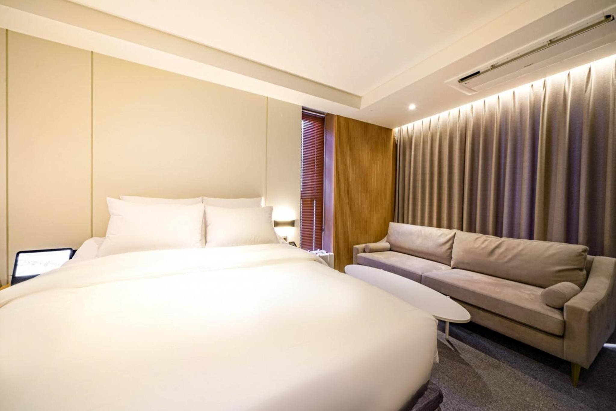 Family Twin Room - Photo 1