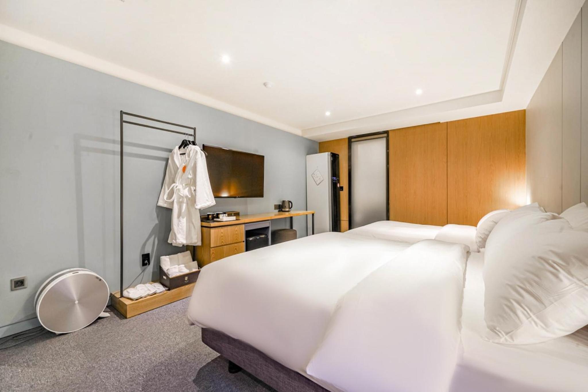 Family Twin Room - Photo 4