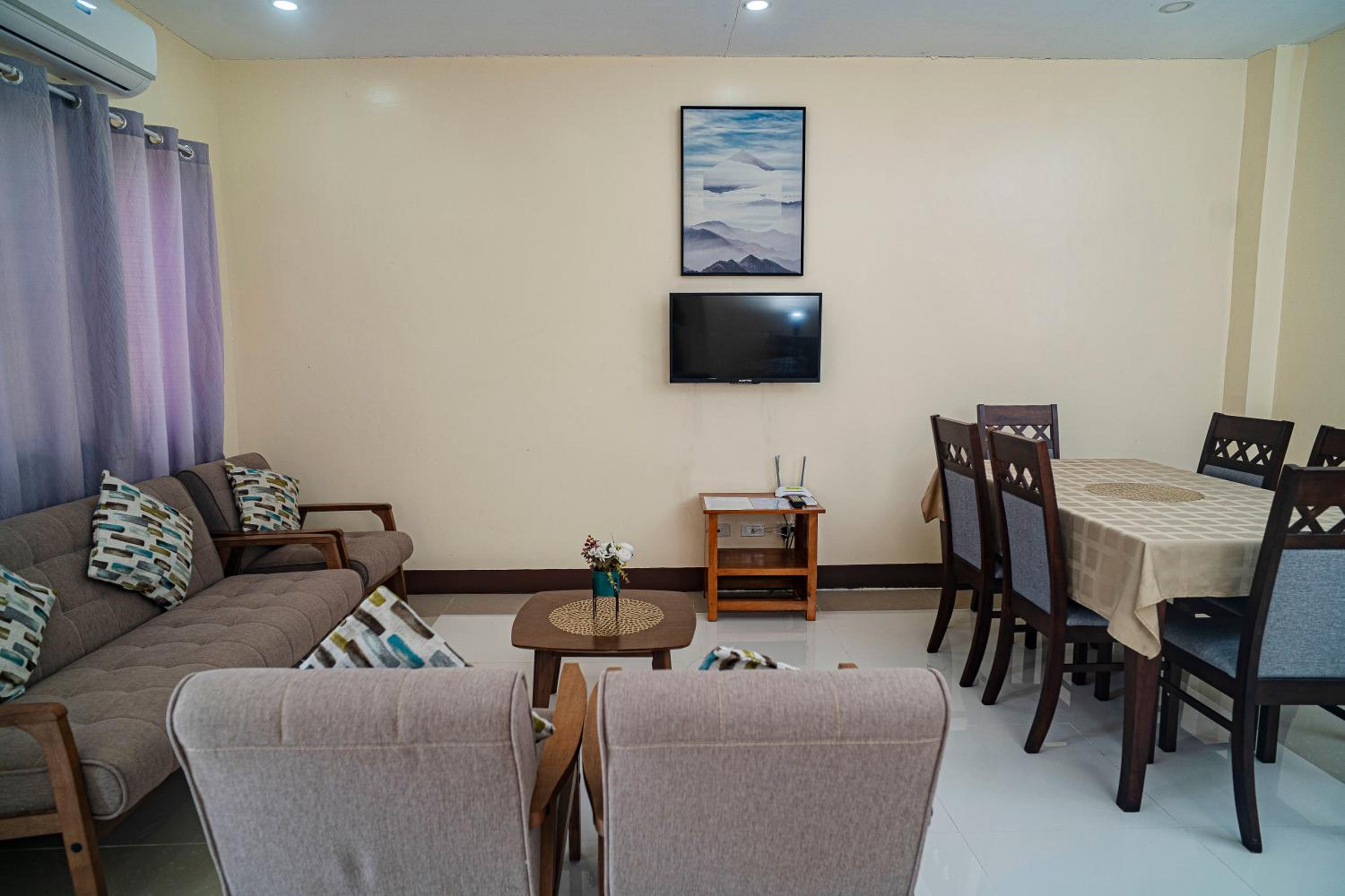 Family Room - Photo 4