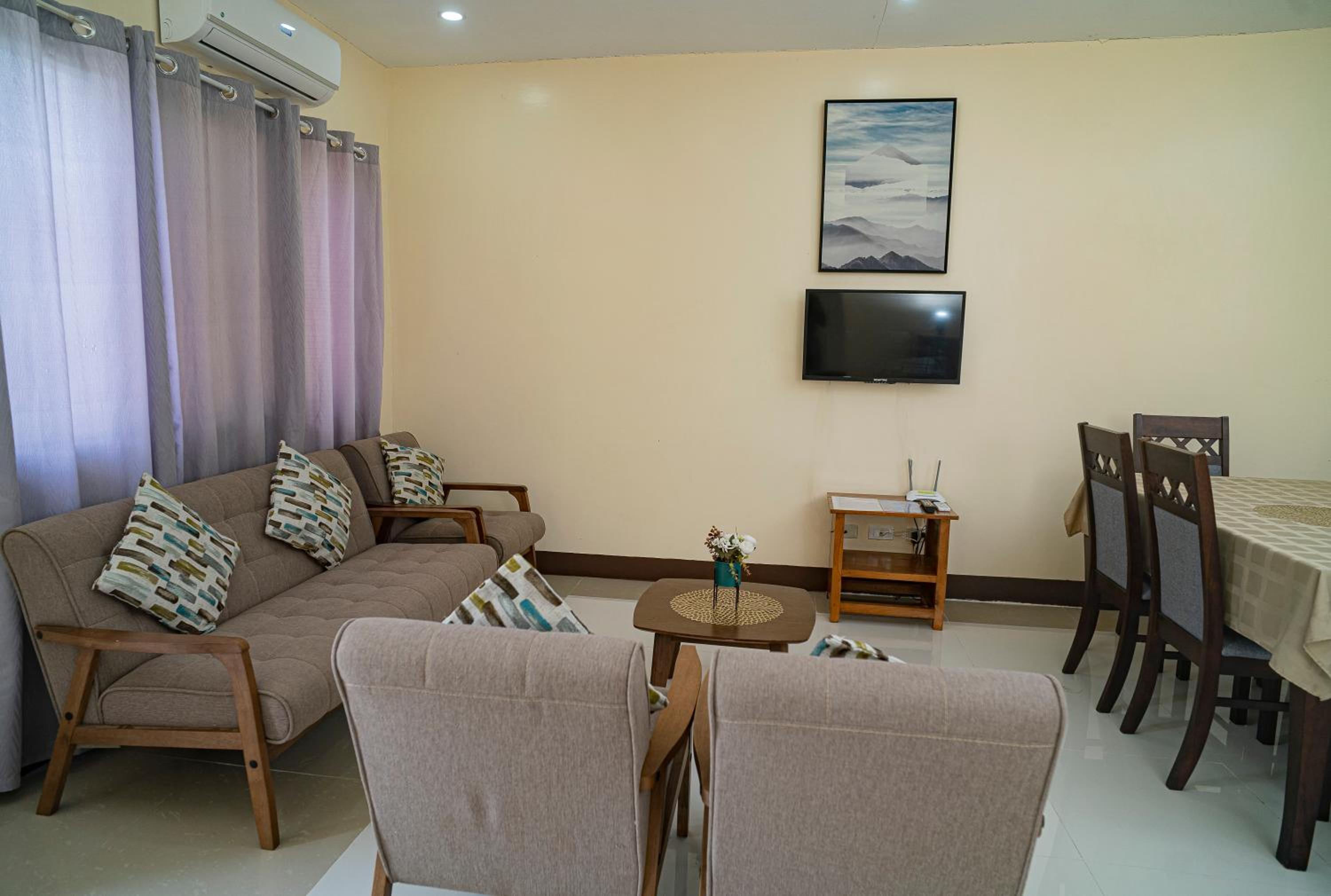 Family Room - Photo 5