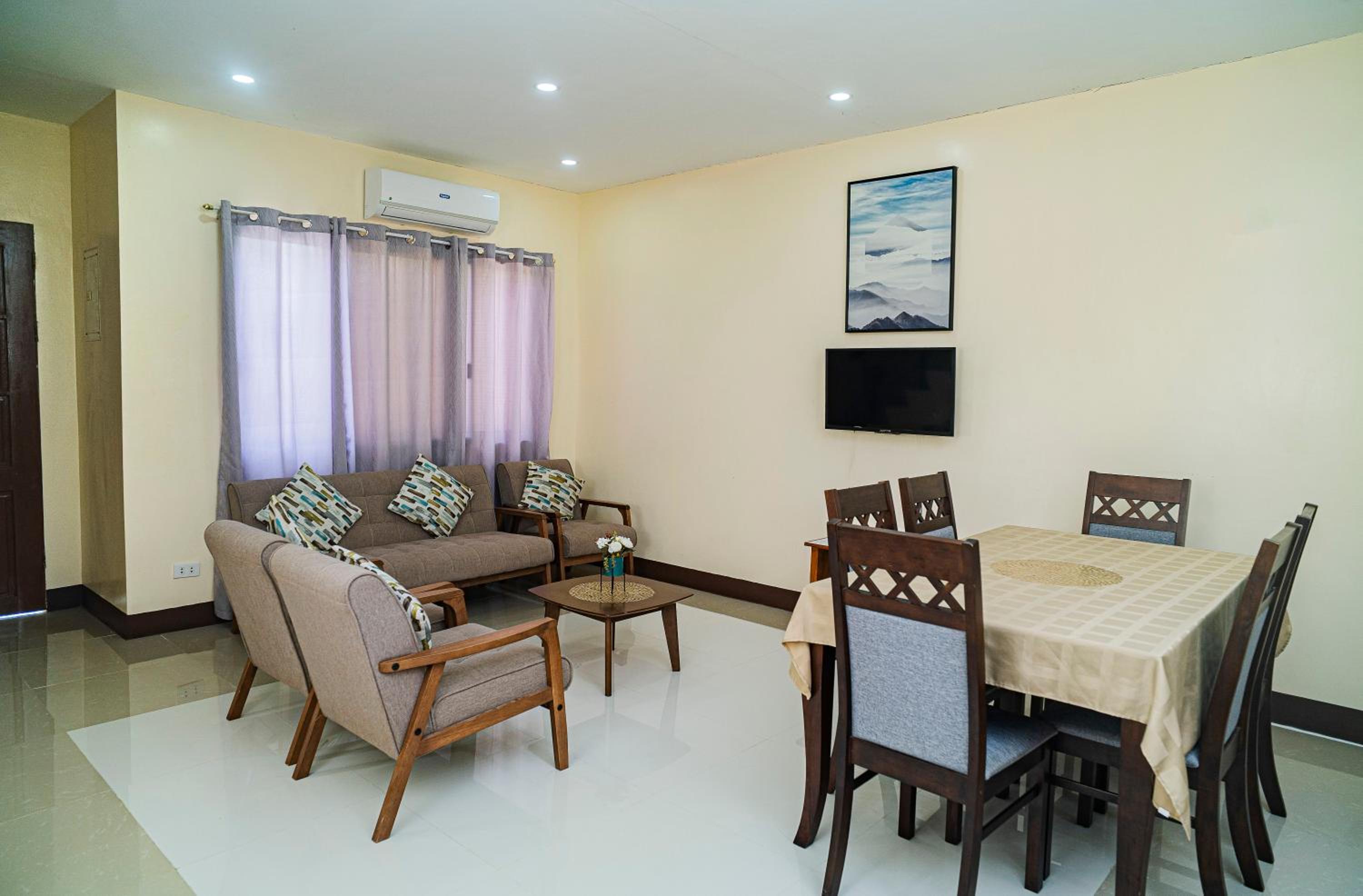 Family Room - Photo 7