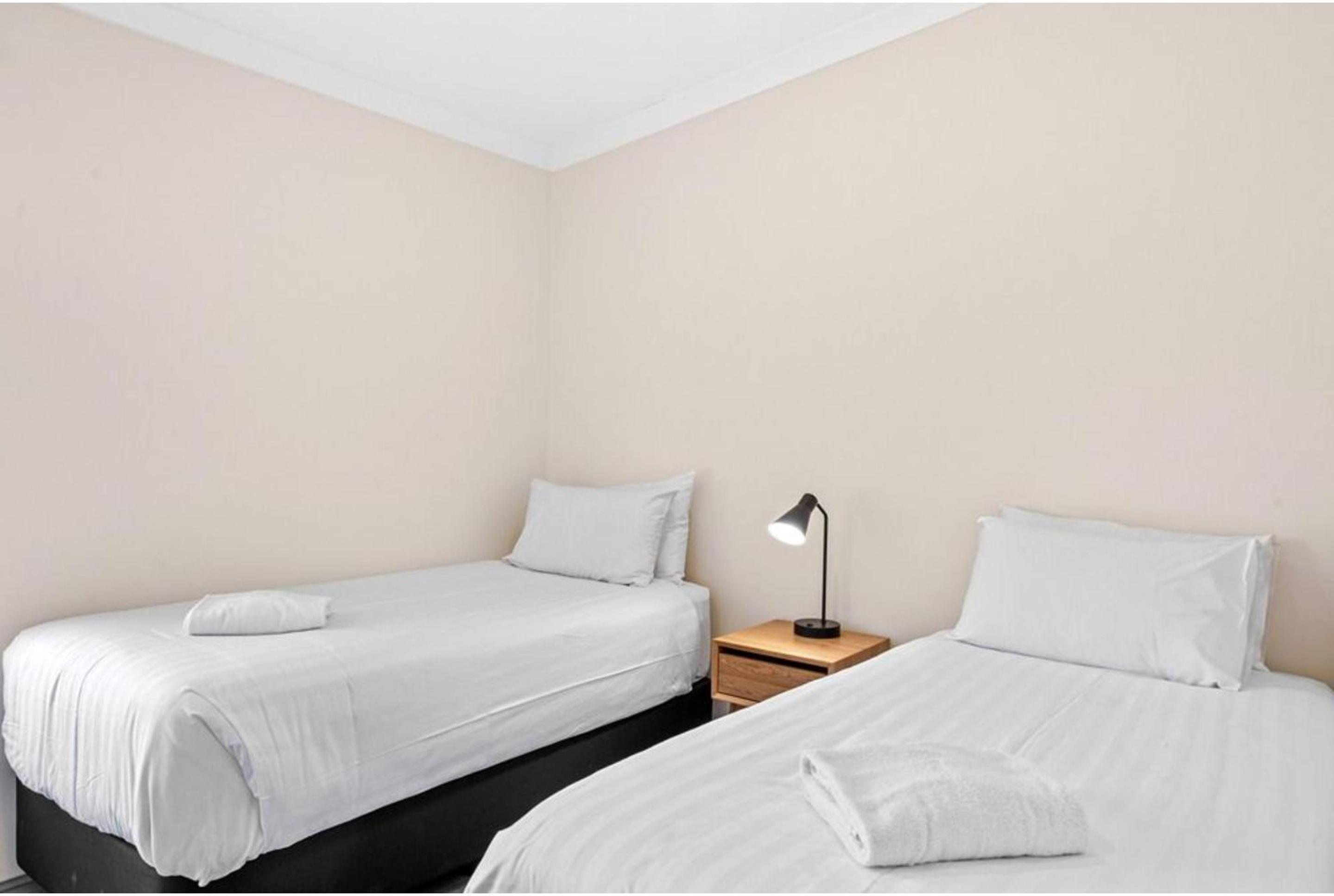 Deluxe 2 Bedroom Cabin - Sleeps 4 - Photo 6