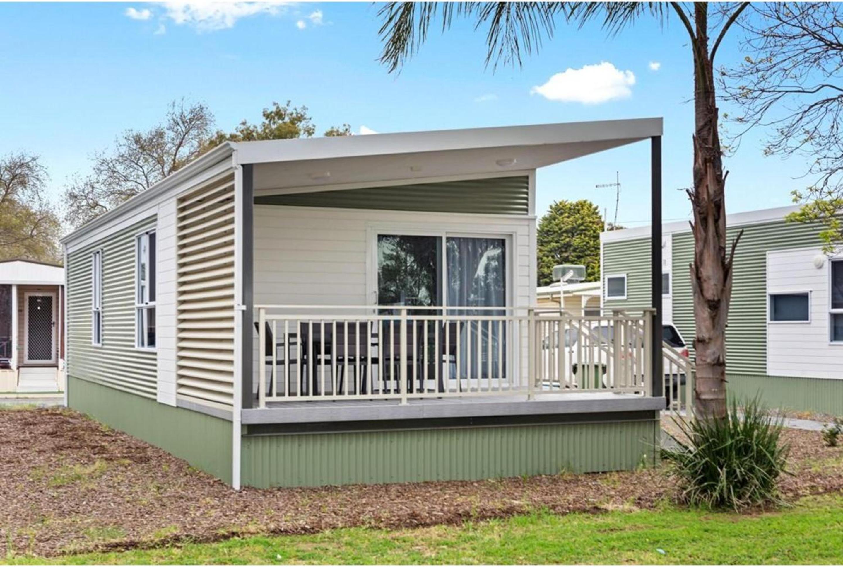Deluxe 2 Bedroom Cabin - Sleeps 4 - Photo 4