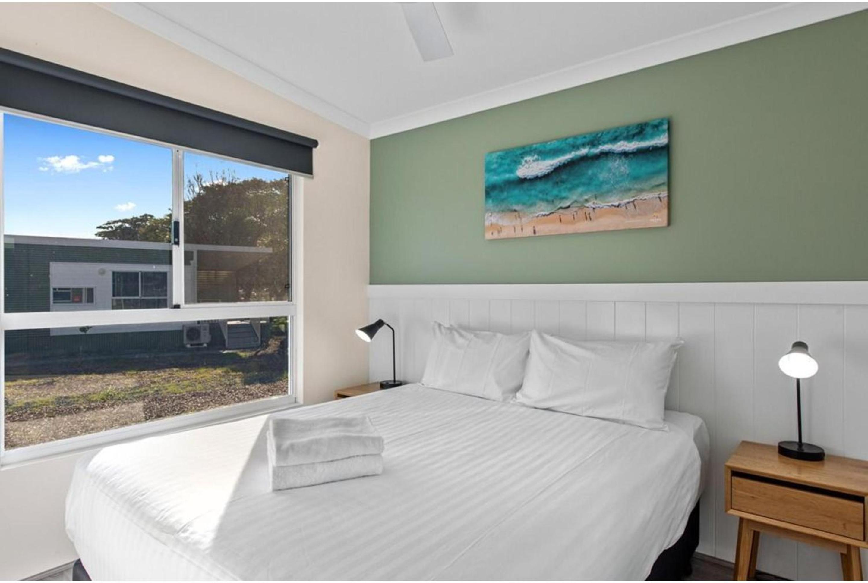 Deluxe 2 Bedroom Cabin - Sleeps 5 - Photo 4