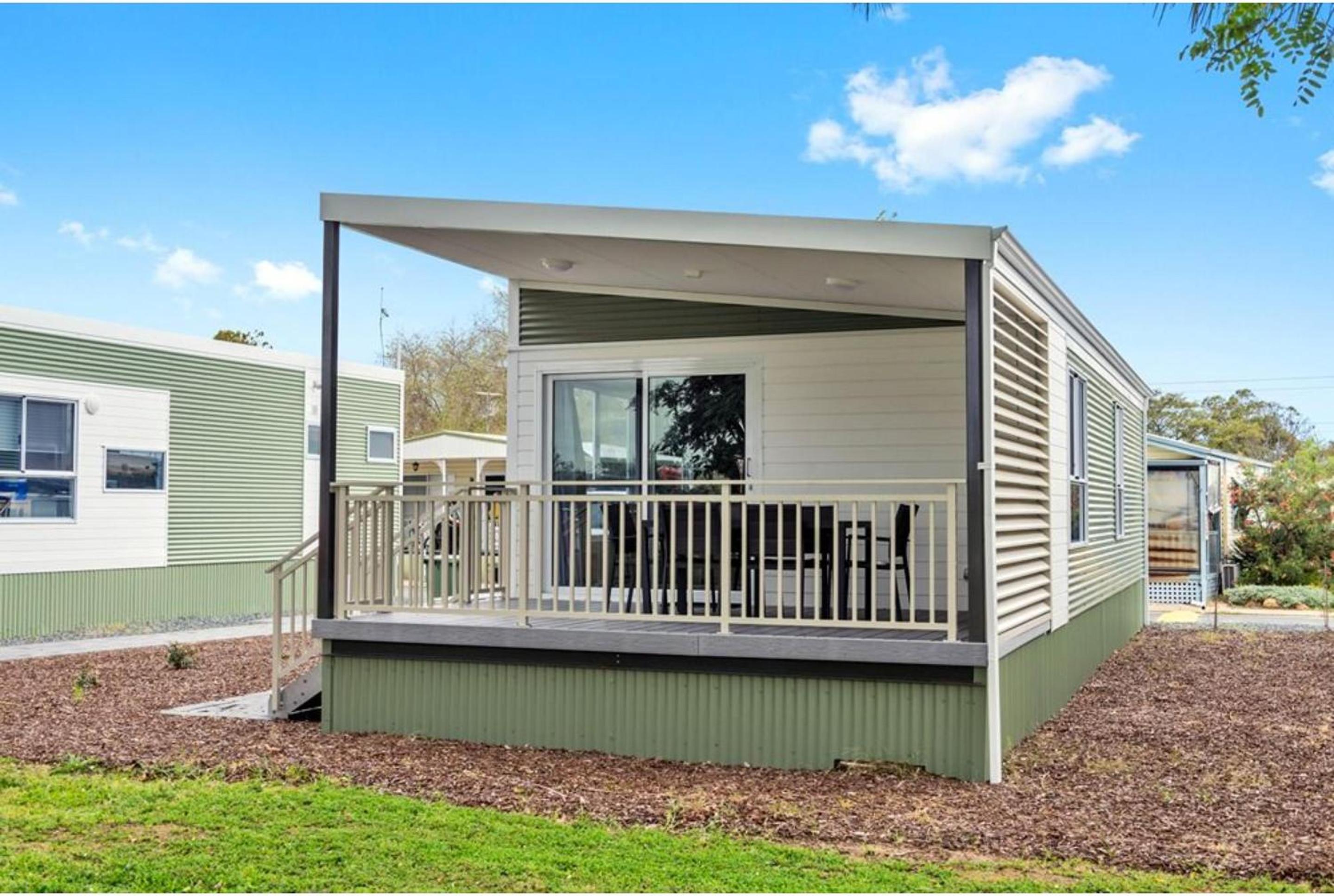 Deluxe 2 Bedroom Cabin - Sleeps 5 - Photo 7