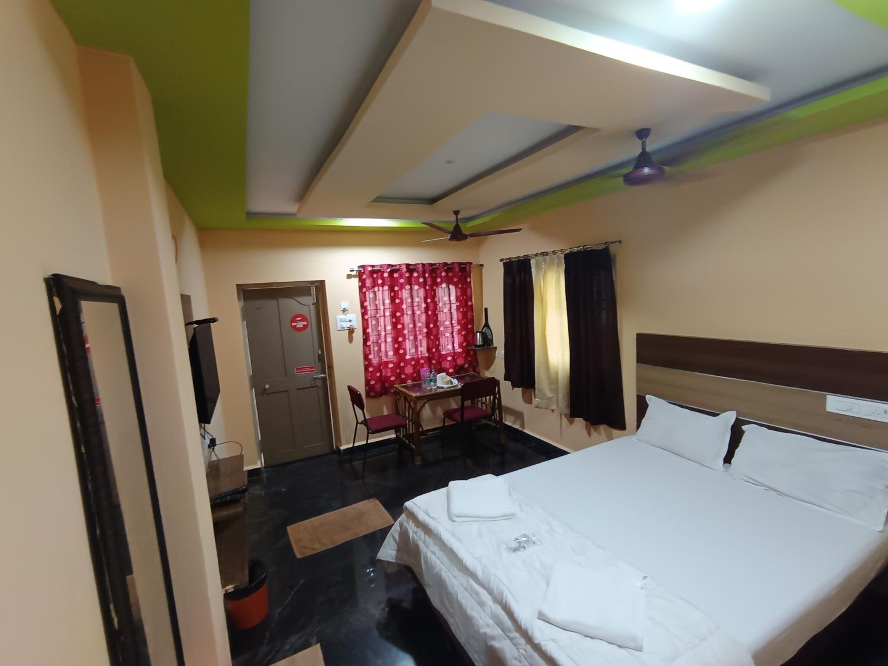 Standard Double Room With Fan photo 1